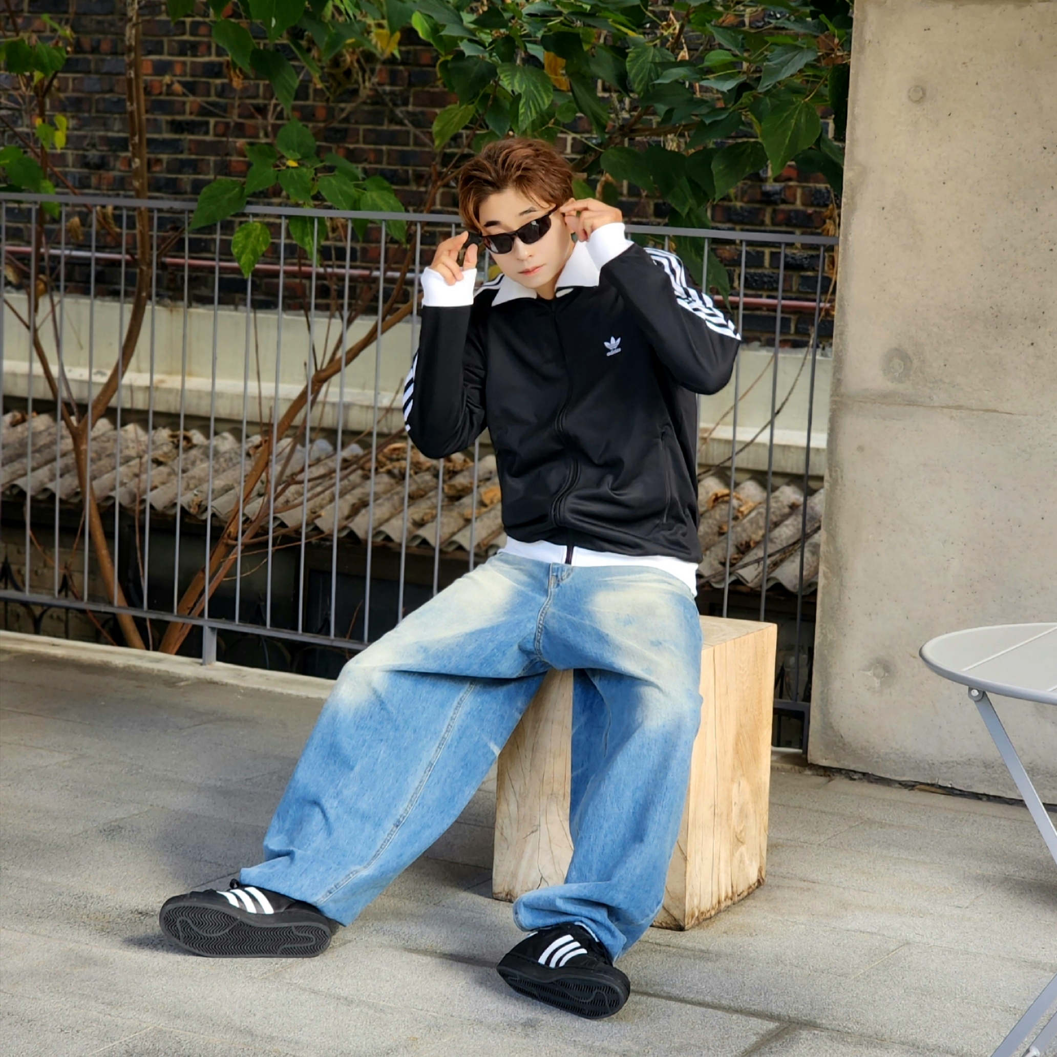 Adidas Superstar Core Black White, Adidas Adicolor Classics Beckenbauer Track Jacket Black - KR Sizing 착용 스타일 - 3