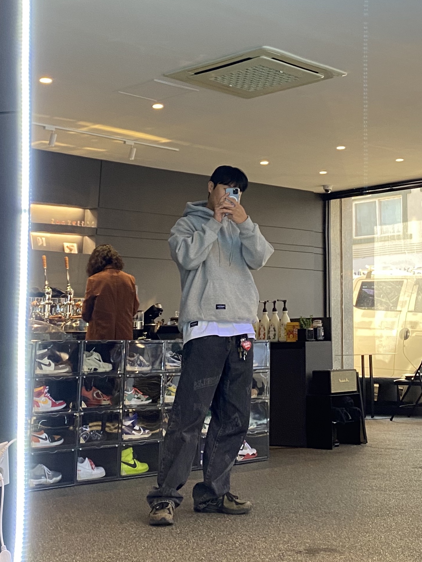 Human Made Heart Keyring Red, Stussy Worldwide Big OL' Jeans Black 착용 스타일