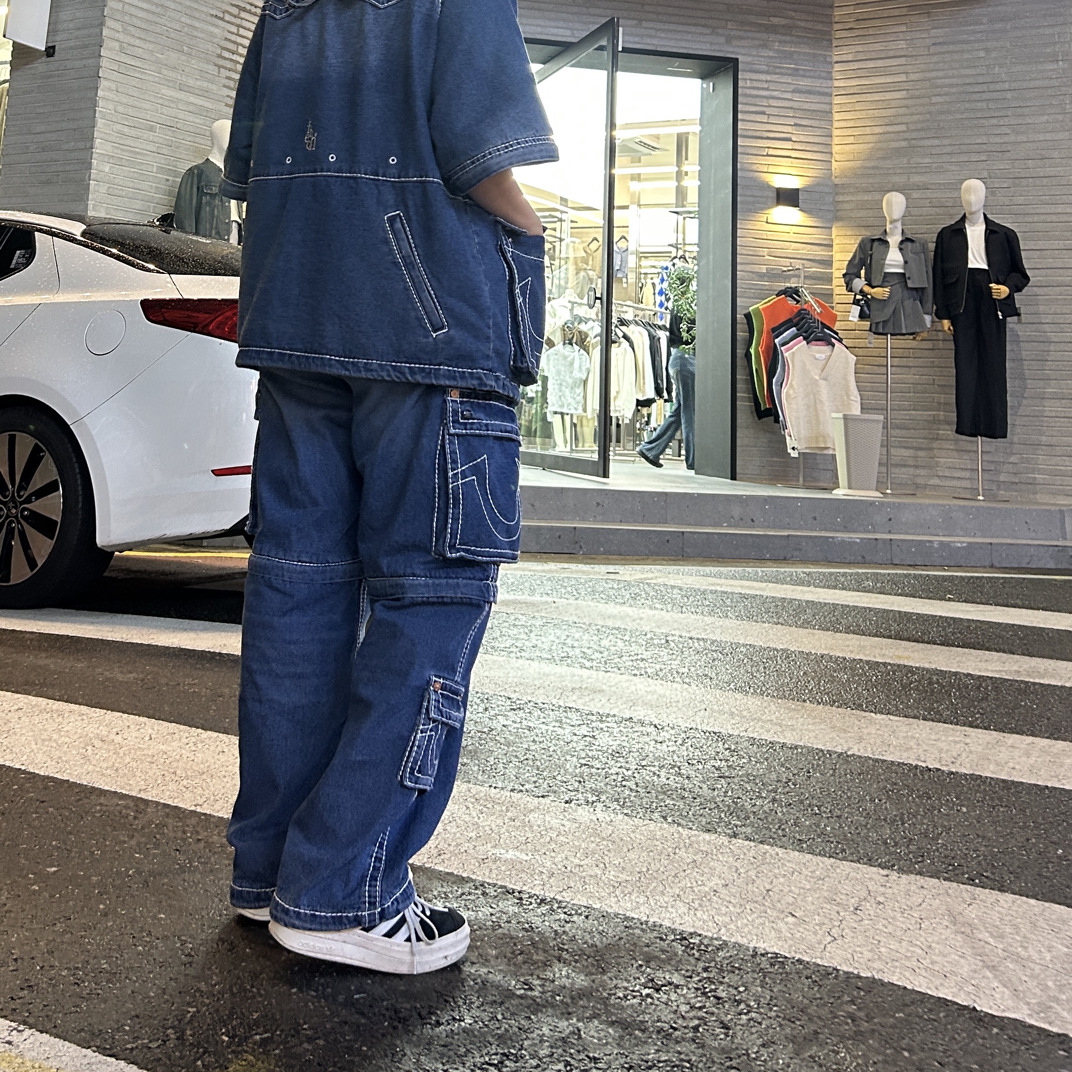 True Religion x Fetch Denim Separate Cargo Pants Indigo 착용 스타일 - 1