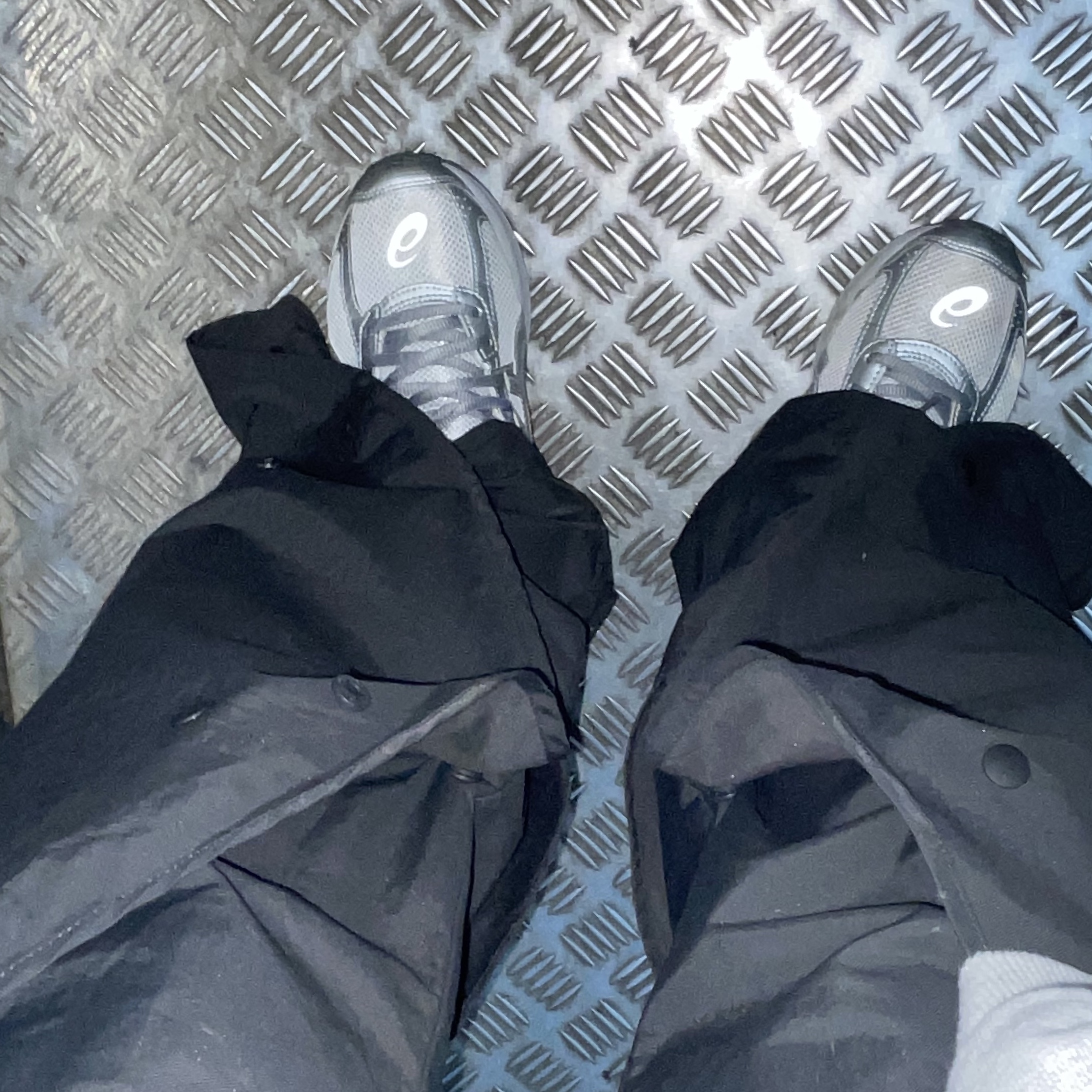 Asics Jog 100 S SMU Glacier Grey Pure Silver - 2E Wide, Sansan Gear Layer Pants Charcoal - 23FW 착용 스타일