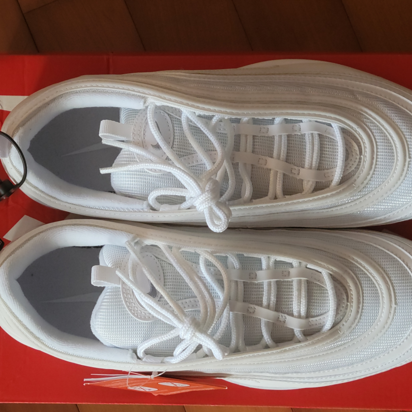 Nike Air Max 97 Triple White Wolf Grey 착용 스타일