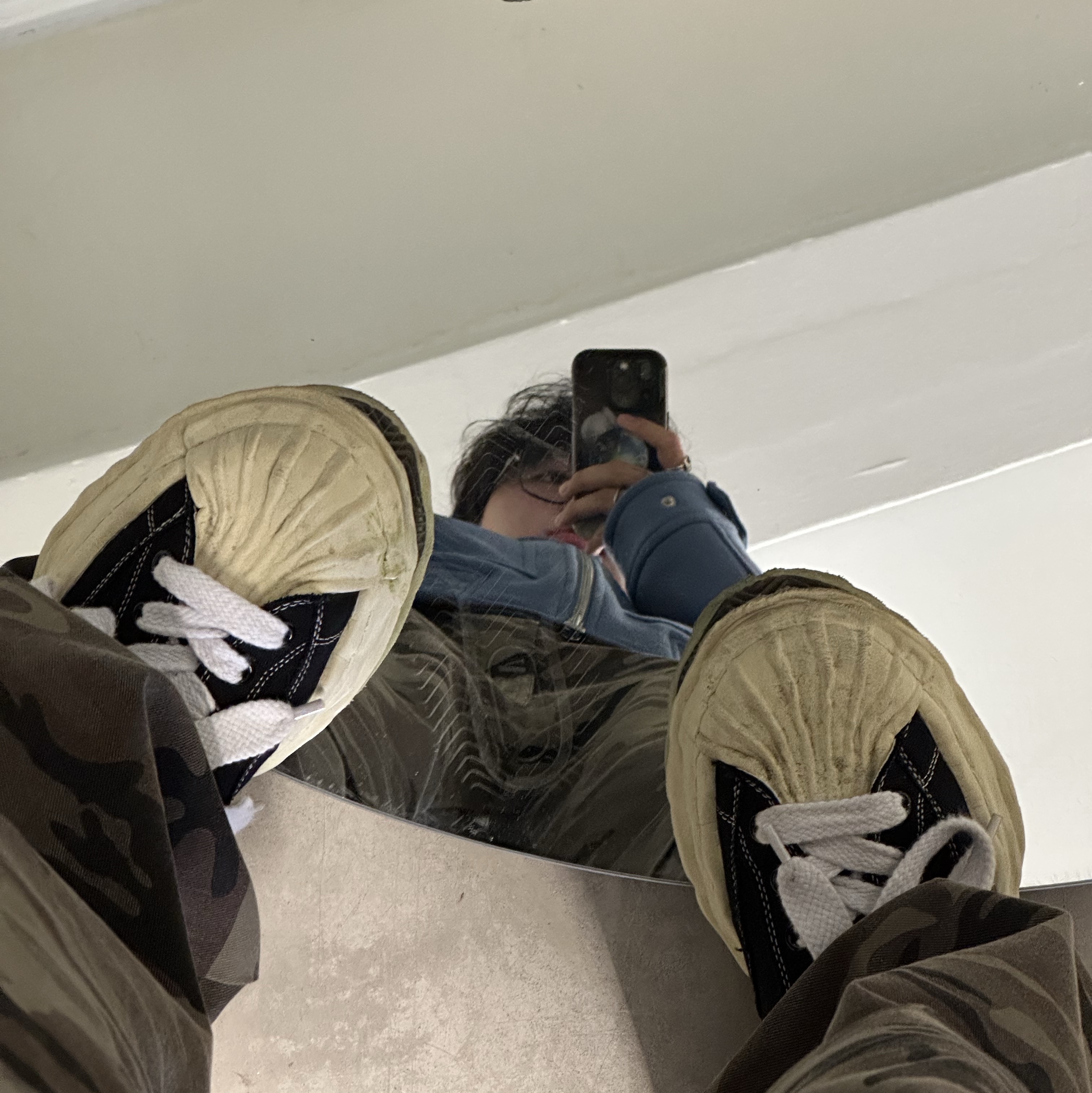 Maison Mihara Yasuhiro Blakey VL OG Sole Leather Low-top Sneakers Black 착용 스타일 - 3