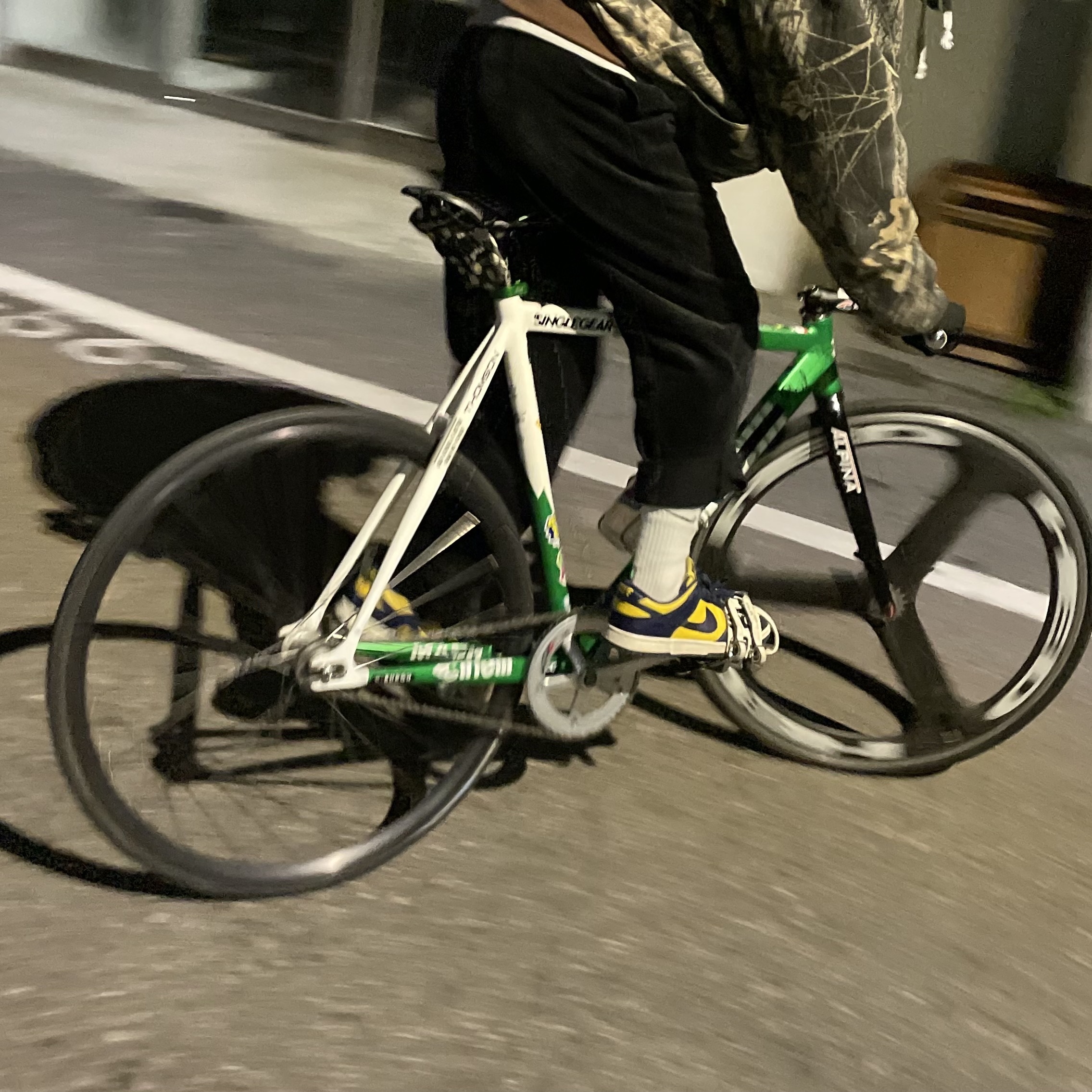 Nike Dunk Low Retro Varsity Maize 착용 스타일 - 2