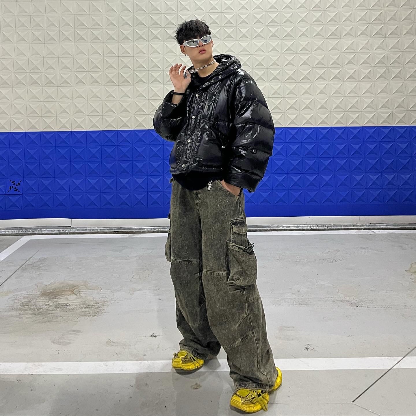 Balenciaga 3XL Sneakers Yellow Black 착용 스타일 - 2