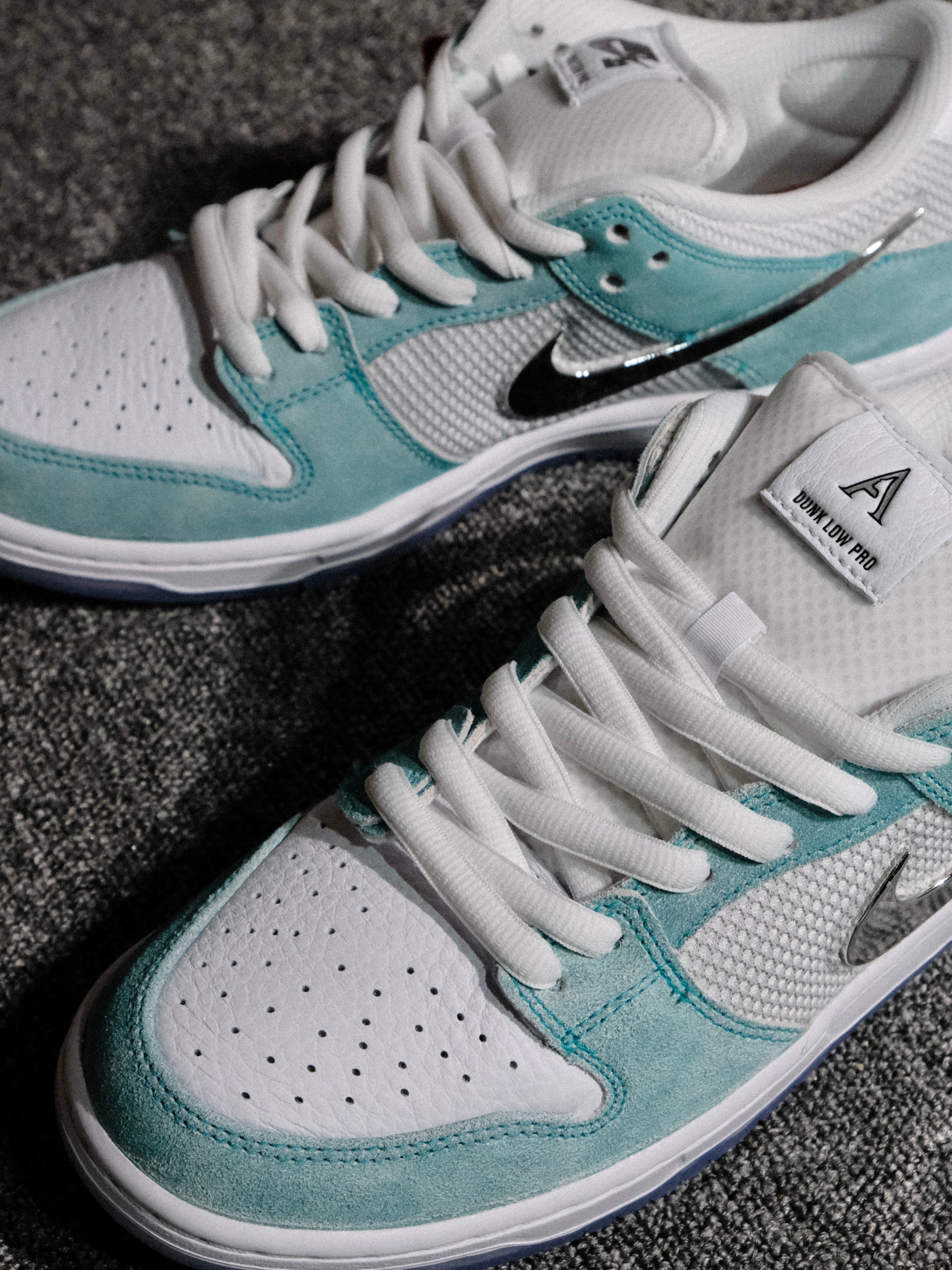 Nike x April Skateboards SB Dunk Low Pro QS Racer Blue Metallic Silver 착용 스타일 - 1