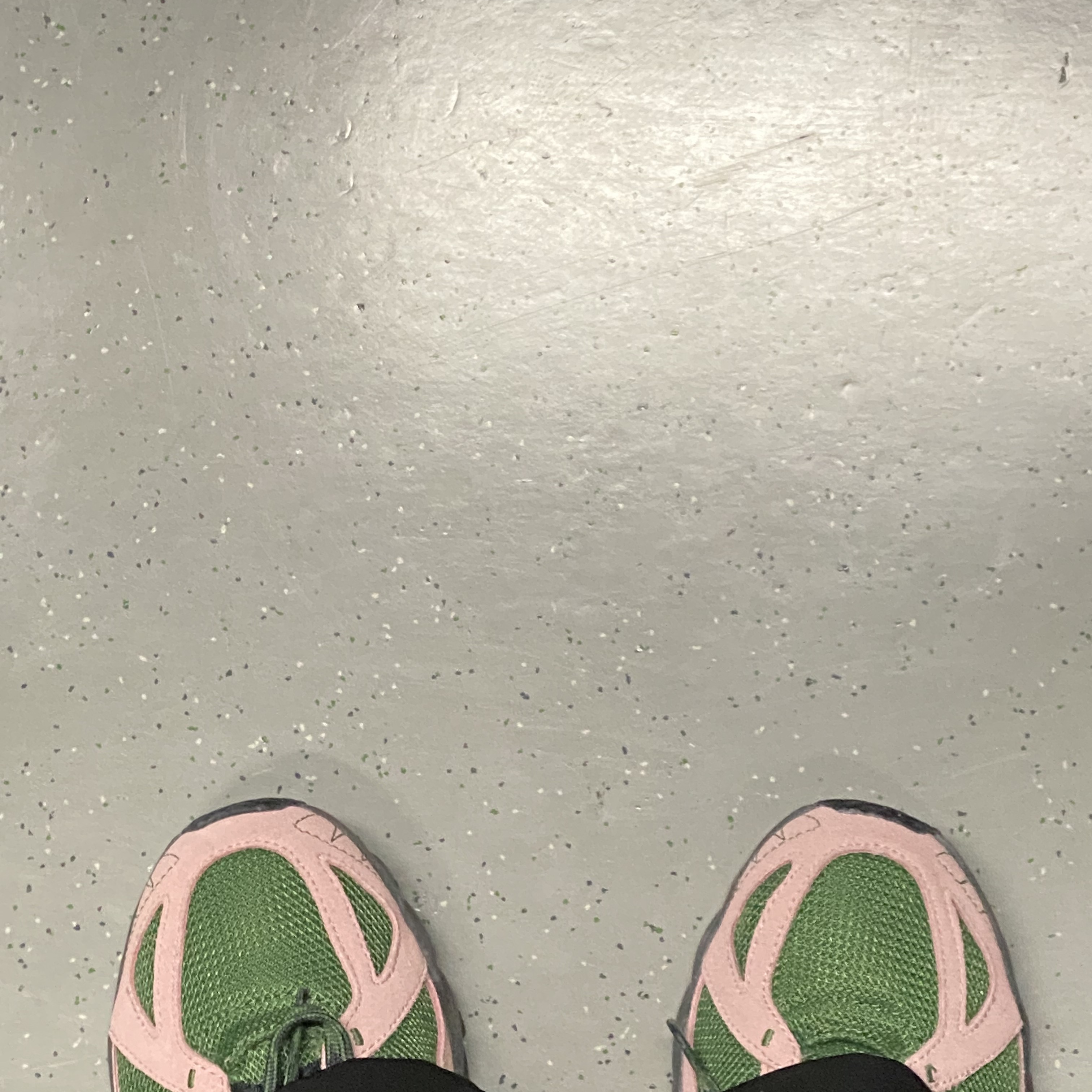 New Balance ML610T Pink Moon - D Standard 착용 스타일