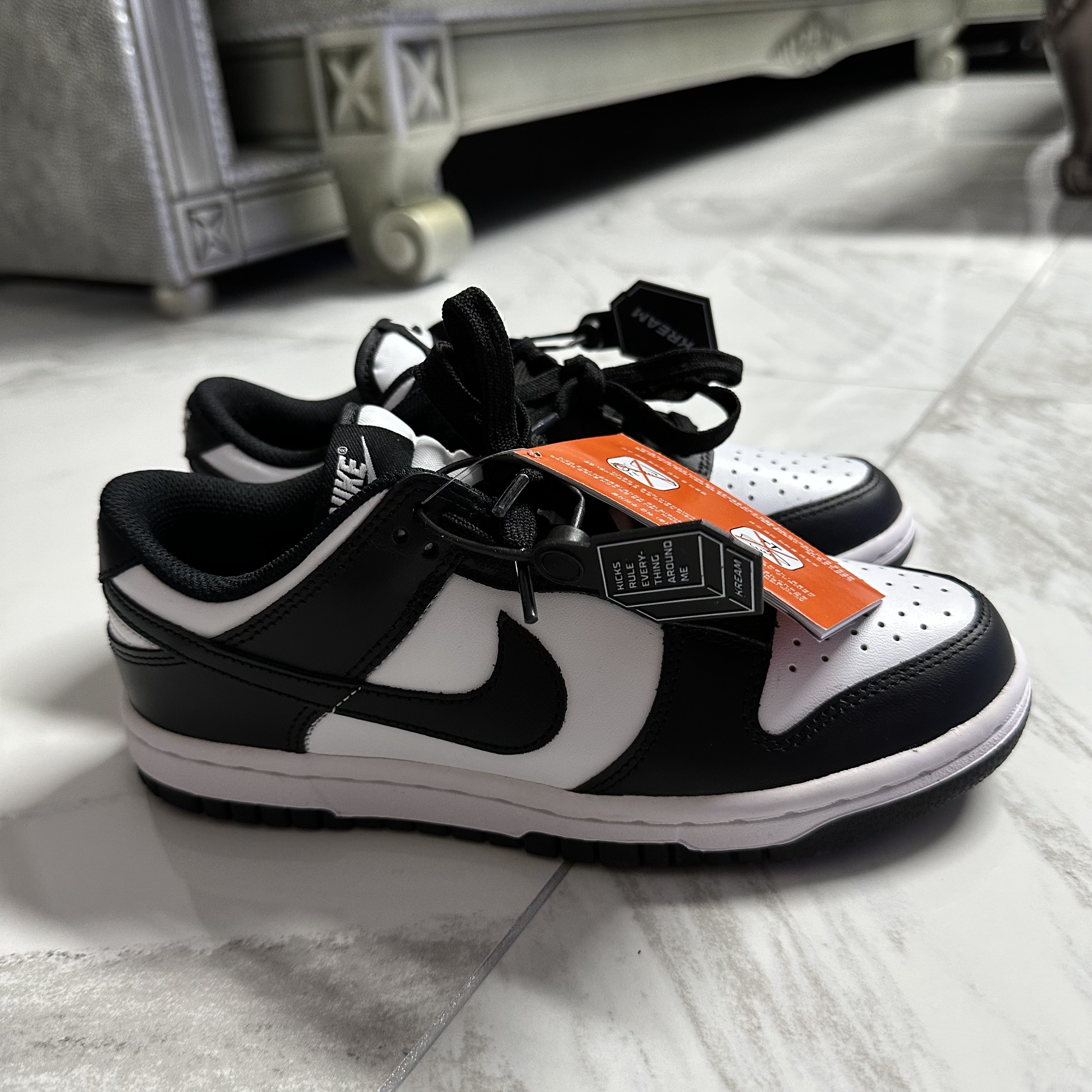 (W) Nike Dunk Low Black 착용 스타일 - 1