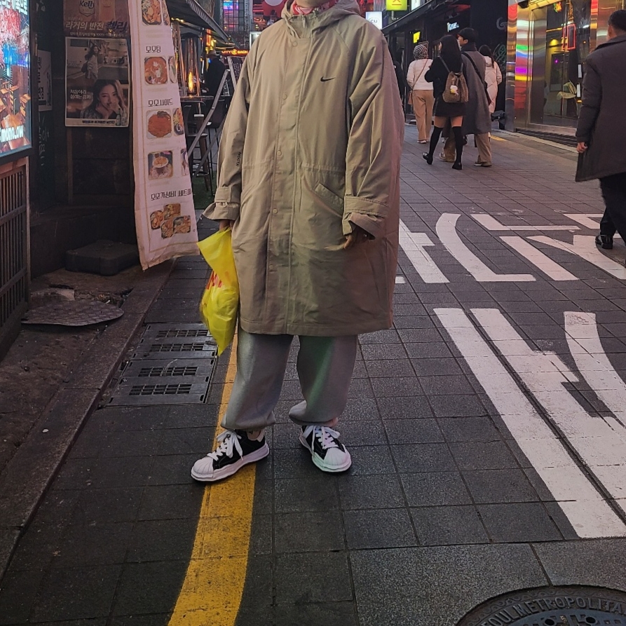 Nike x Drake Nocta Basketball Sideline Jacket Khaki (DV3647-248) 착용 스타일 - 1