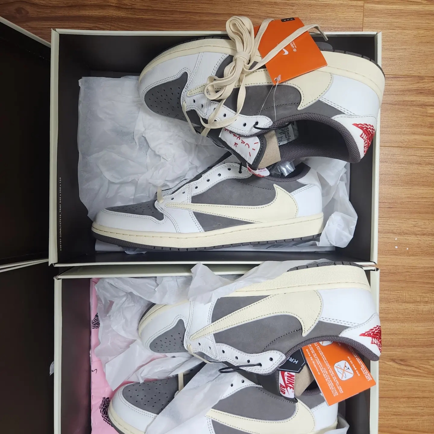 Jordan 1 x Travis Scott Retro Low OG SP Sail and Ridgerock 착용 스타일 - 3