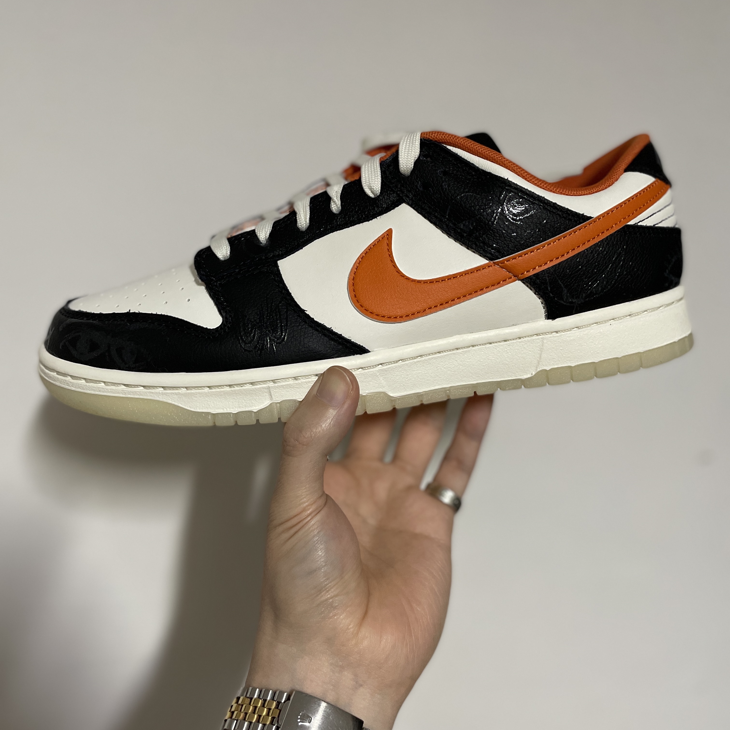 Nike Dunk Low Retro PRM Halloween 착용 스타일
