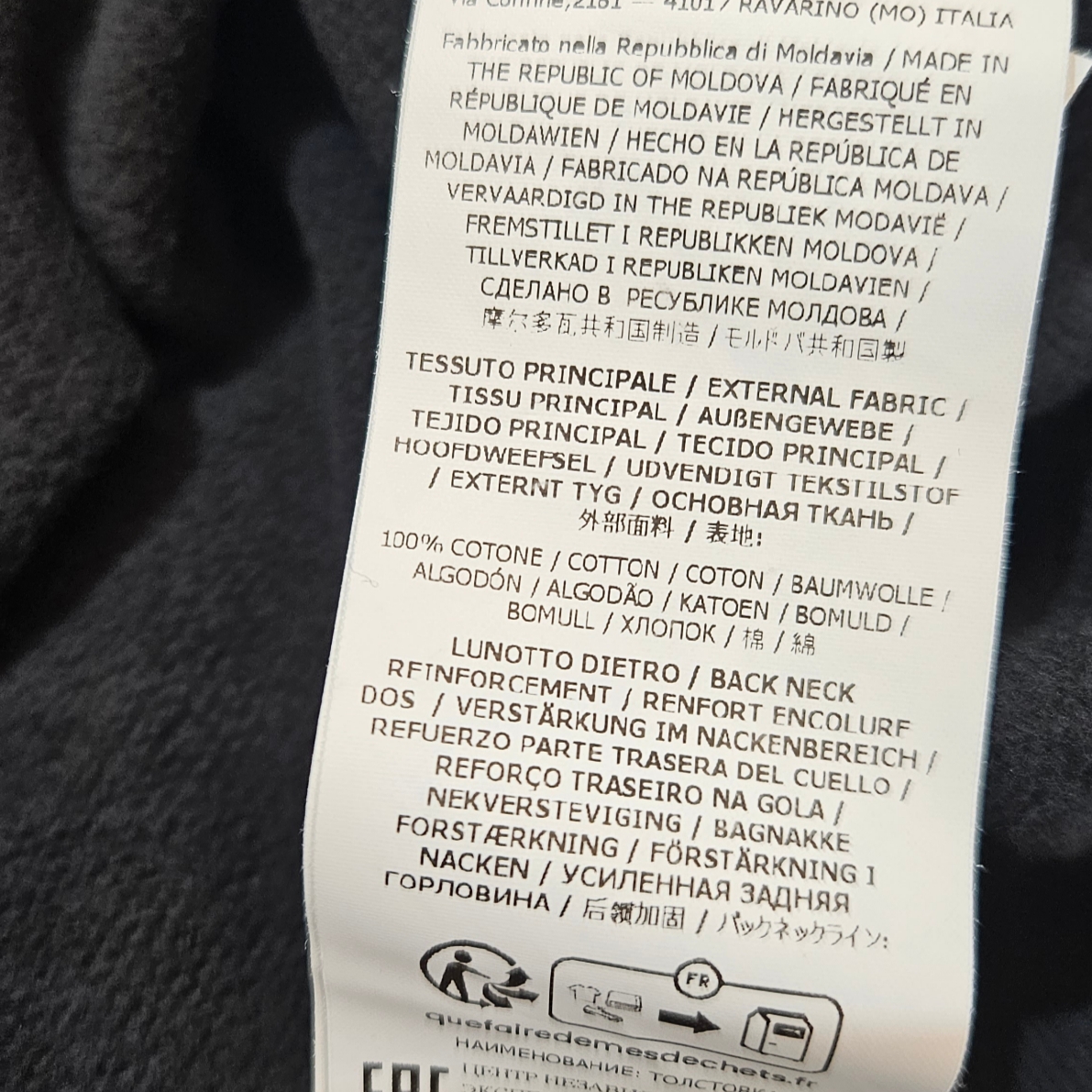 Stone Island 62420 Brushed Cotton Fleece Garment Dyed Crewneck Sweatshirt Ultramarine Blue - 23FW, Stone Island 62420 Brushed Cotton Fleece Garment Dyed Crewneck Sweatshirt Black - 23FW 착용 스타일 - 2