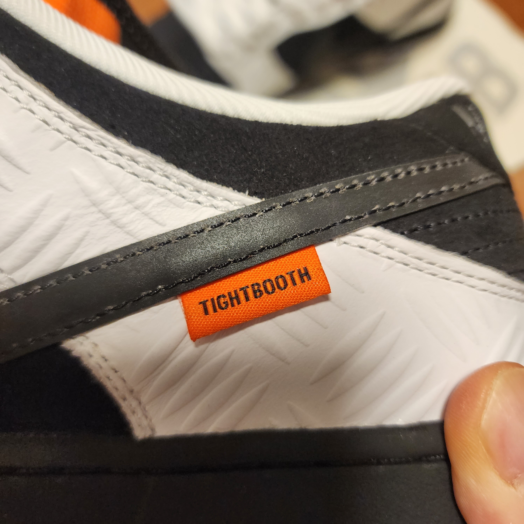 Nike x Tightbooth SB Dunk Low Pro Black and White 착용 스타일 - 3