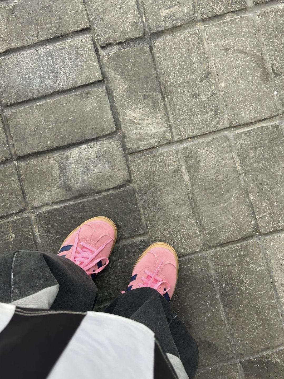 (W) Adidas Gazelle Bold Pink Glow Victory Blue 착용 스타일 - 2