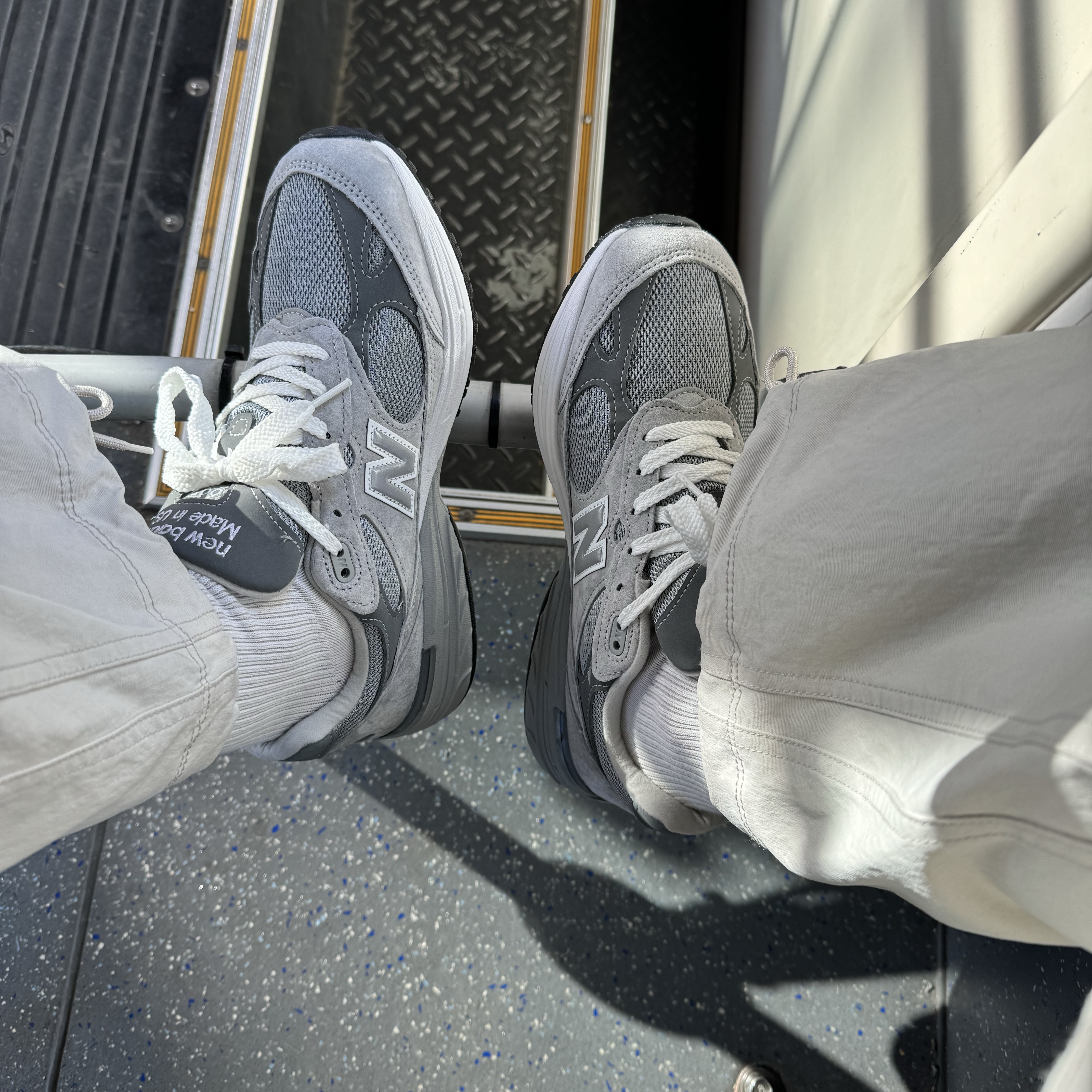 New Balance 993 Made in USA Grey - D Standard, Nike ACG Smith Summit Cargo Pants Light Orewood Brown - Asia 착용 스타일