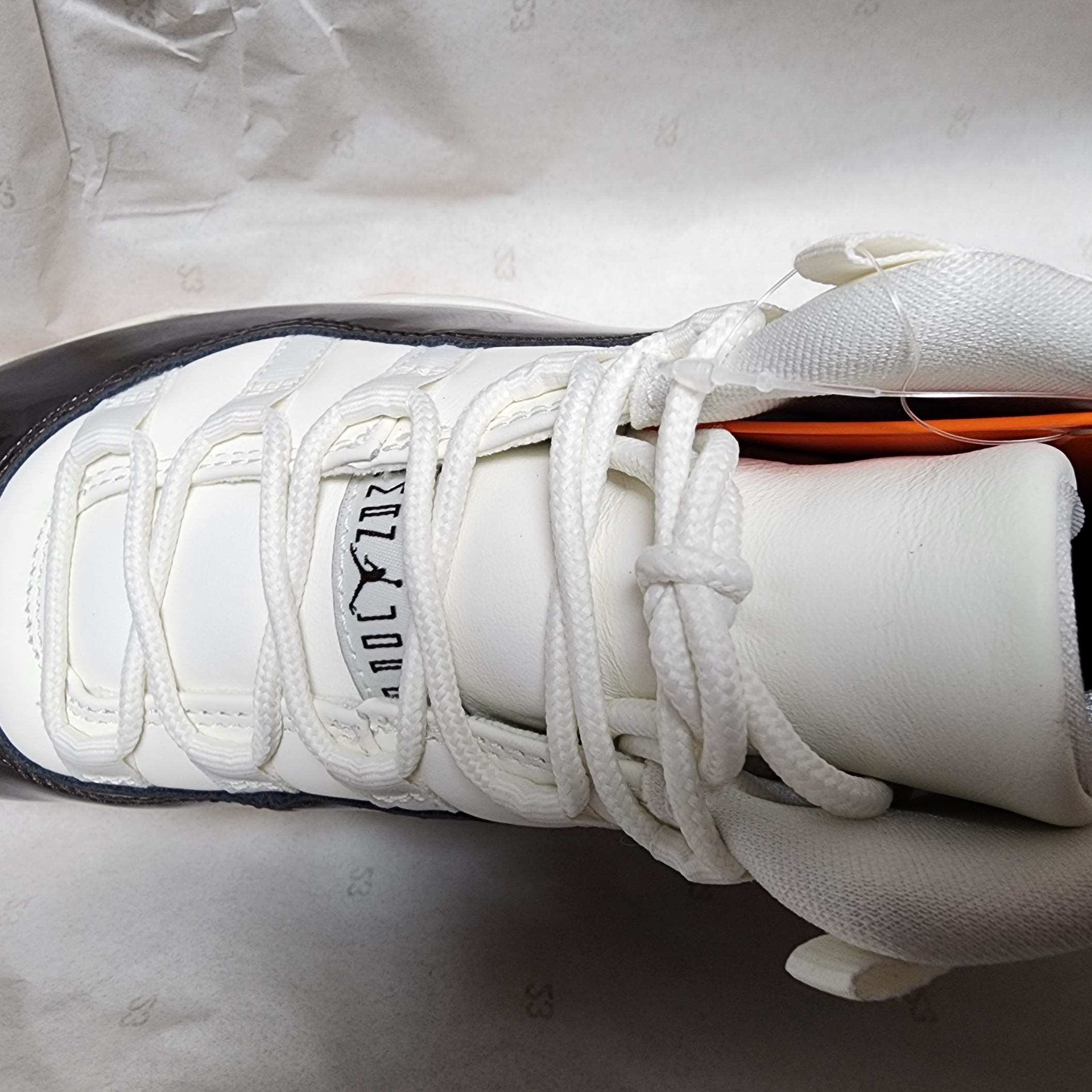 (W) Jordan 11 Retro Neapolitan 착용 스타일 - 8