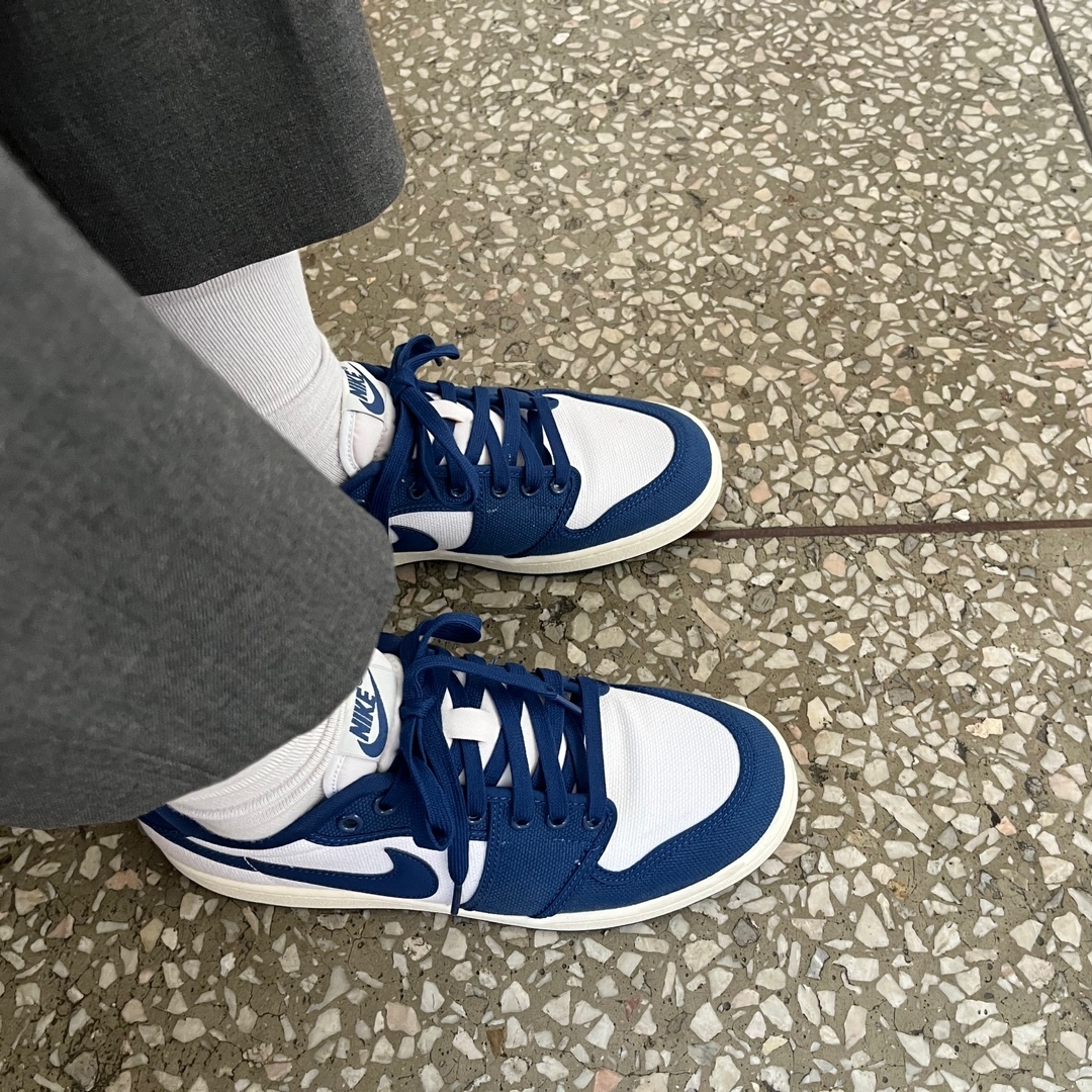 Jordan 1 KO Low White Dark Royal Blue 착용 스타일