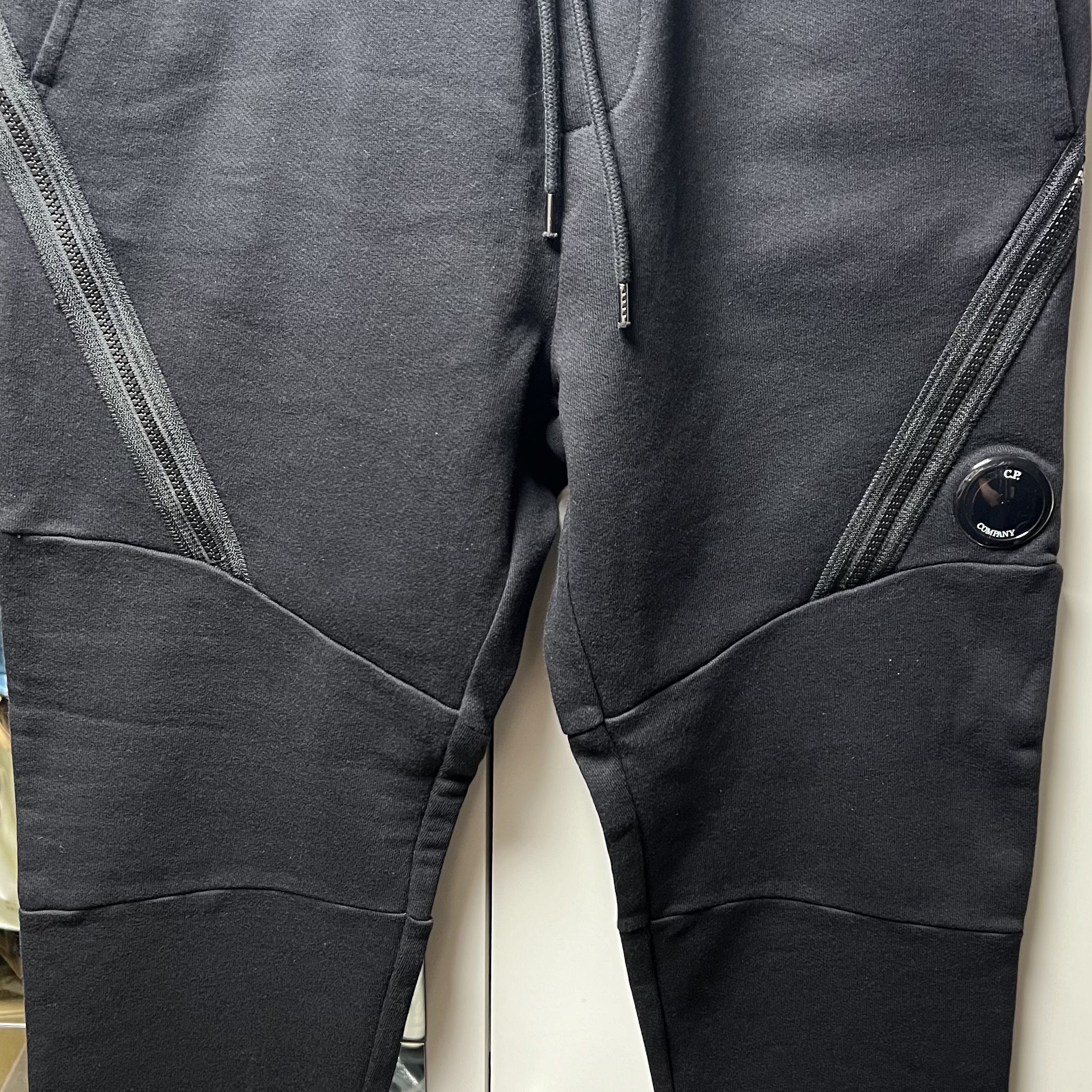 C.P. Company Diagonal Raised Fleece Sweatpants Black - 23SS 착용 스타일