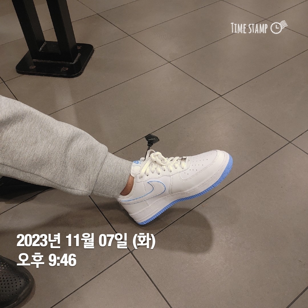 Nike Air Force 1 '07 White University Blue 착용 스타일 - 2