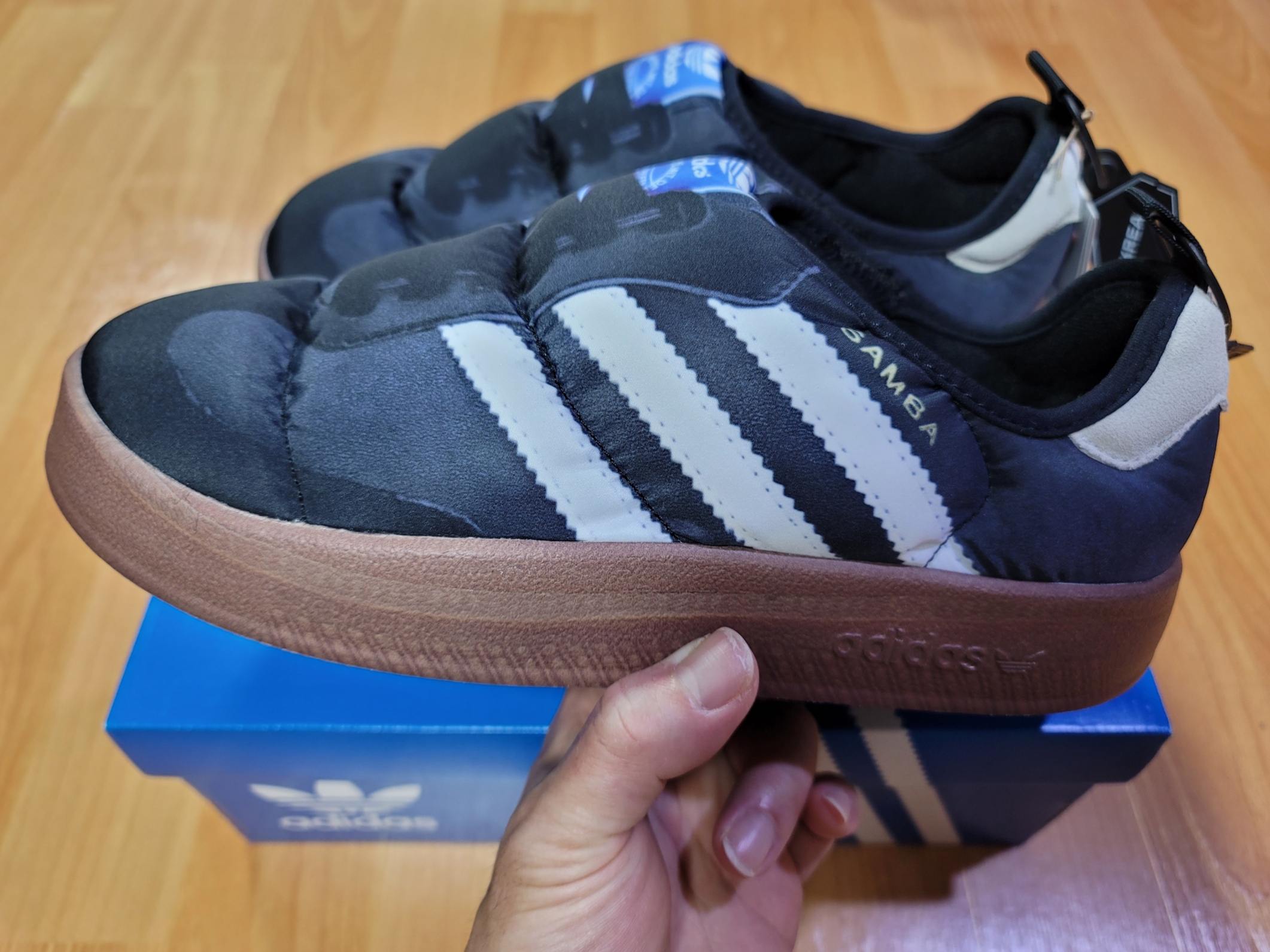 Adidas Puffylette Samba Core Black 착용 스타일 - 1
