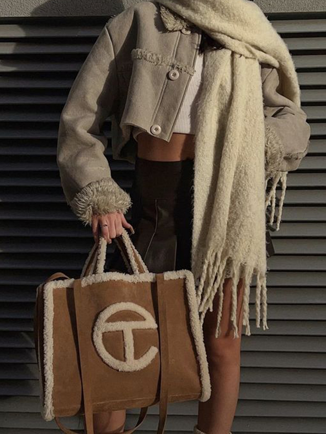 Telfar x UGG Medium Shopping Bag Chestnut, Telfar x UGG Small Shopping Bag Chestnut 착용 스타일 - 2