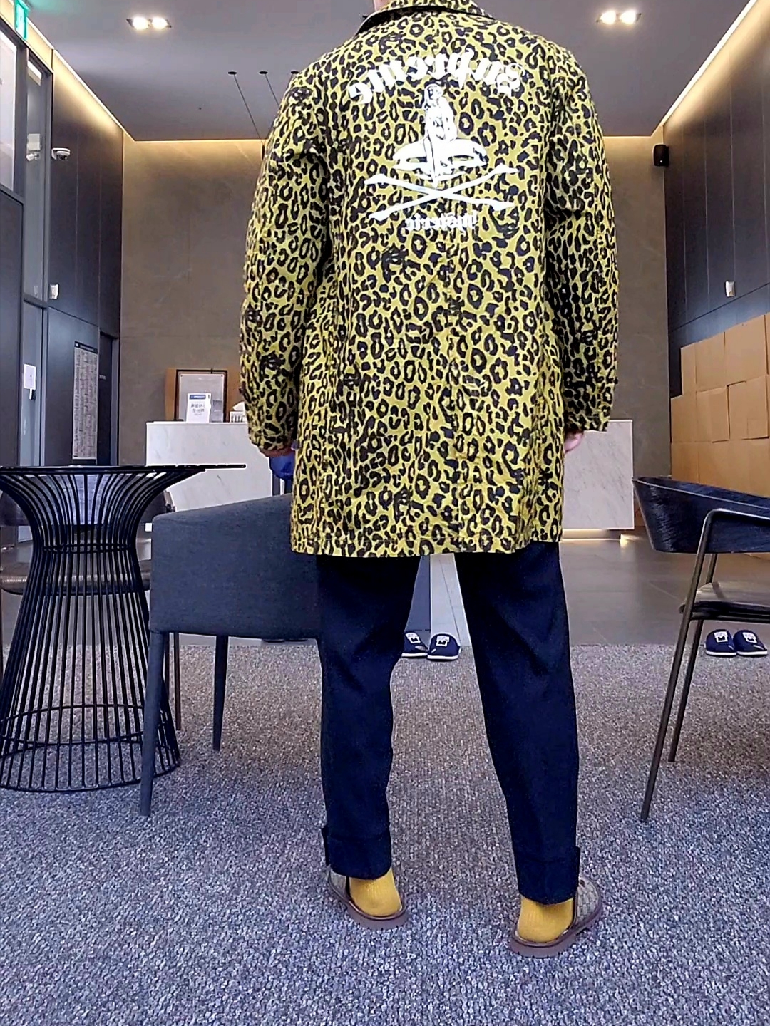 Supreme x Hysteric Glamour Leopard Trench Tan - 21SS, Gucci GG Slipper with Horsebit Beige Blue 착용 스타일 - 2