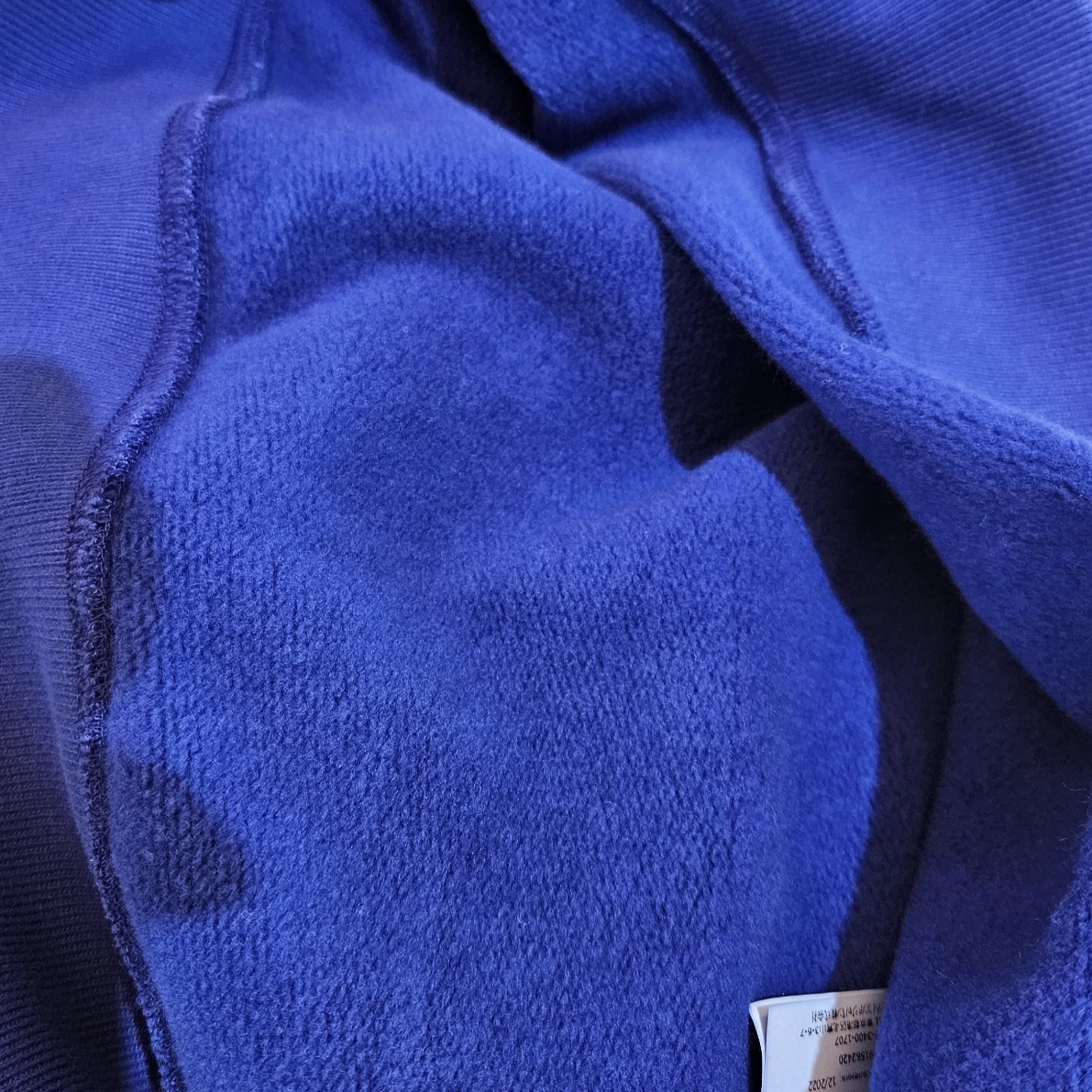 Stone Island 62420 Brushed Cotton Fleece Garment Dyed Crewneck Sweatshirt Ultramarine Blue - 23FW, Stone Island 62420 Brushed Cotton Fleece Garment Dyed Crewneck Sweatshirt Black - 23FW 착용 스타일 - 5