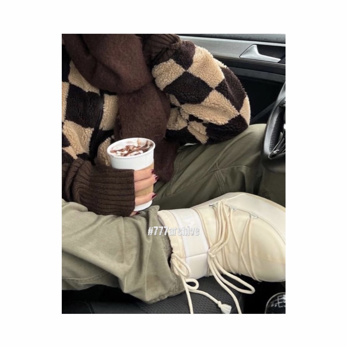 (W) Moon Boot Icon Nylon Boots Black, (W) Moon Boot Icon Low Nylon Boots Cream 착용 스타일 - 6