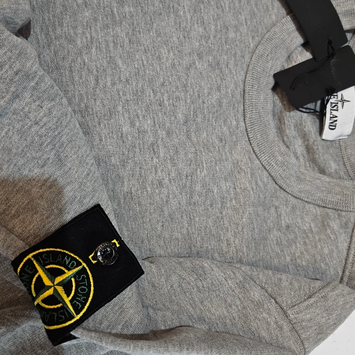 Stone Island 62420 Brushed Cotton Fleece Garment Dyed Crewneck Sweatshirt Ultramarine Blue - 23FW, Stone Island 62420 Brushed Cotton Fleece Garment Dyed Crewneck Sweatshirt Black - 23FW 착용 스타일 - 3