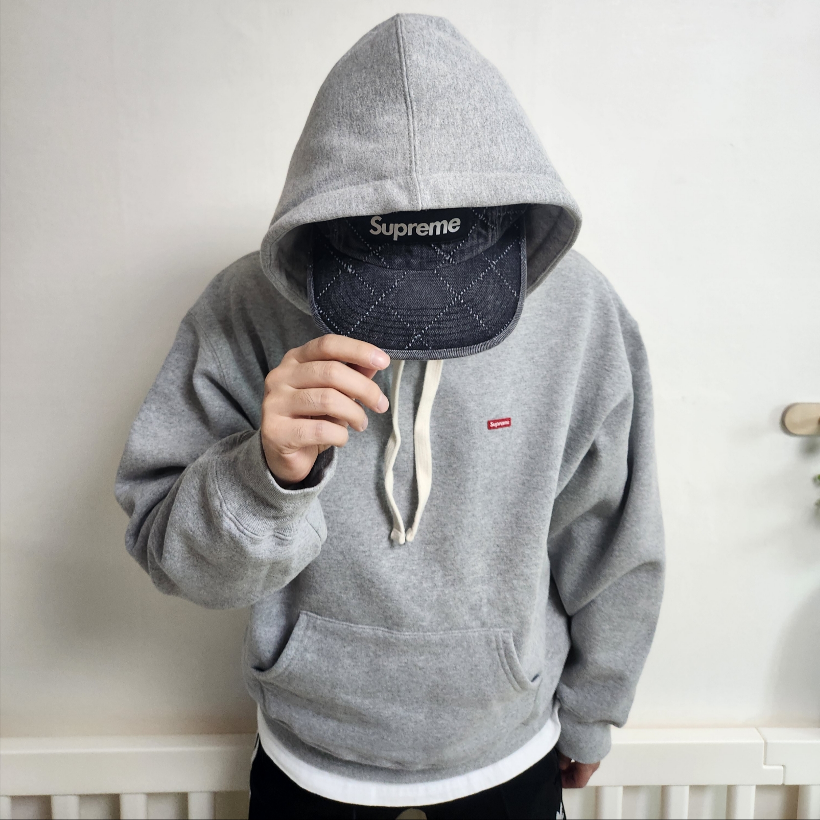 Supreme Small Box Drawcord Hooded Sweatshirt Heather Grey - 23FW 착용 스타일 - 1