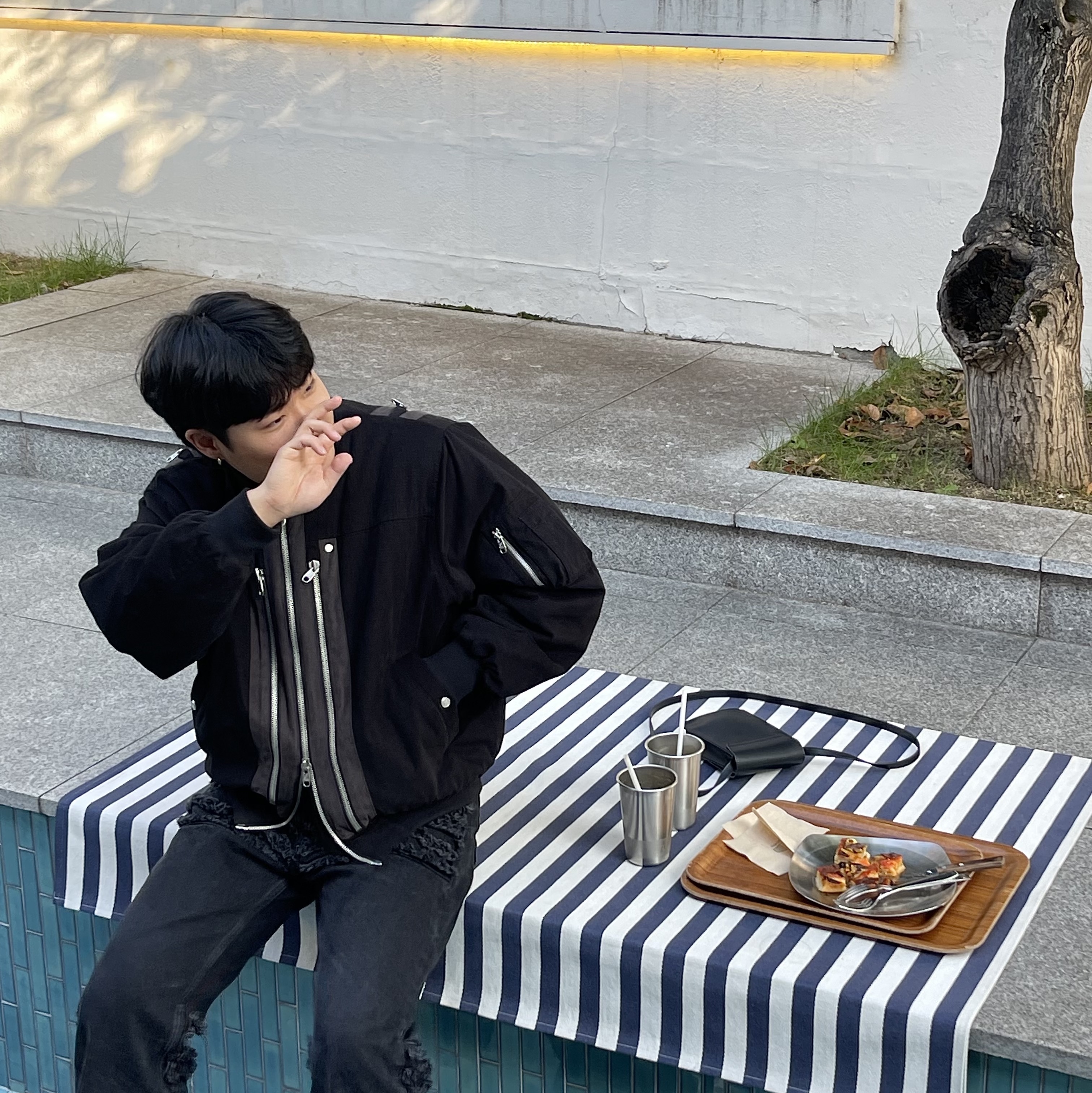 Undermycar Rumlow Back Zip Cotton Garment Bomber Dark Gull - 22FW, Balenciaga 3XL Sneakers Light Beige 착용 스타일 - 1
