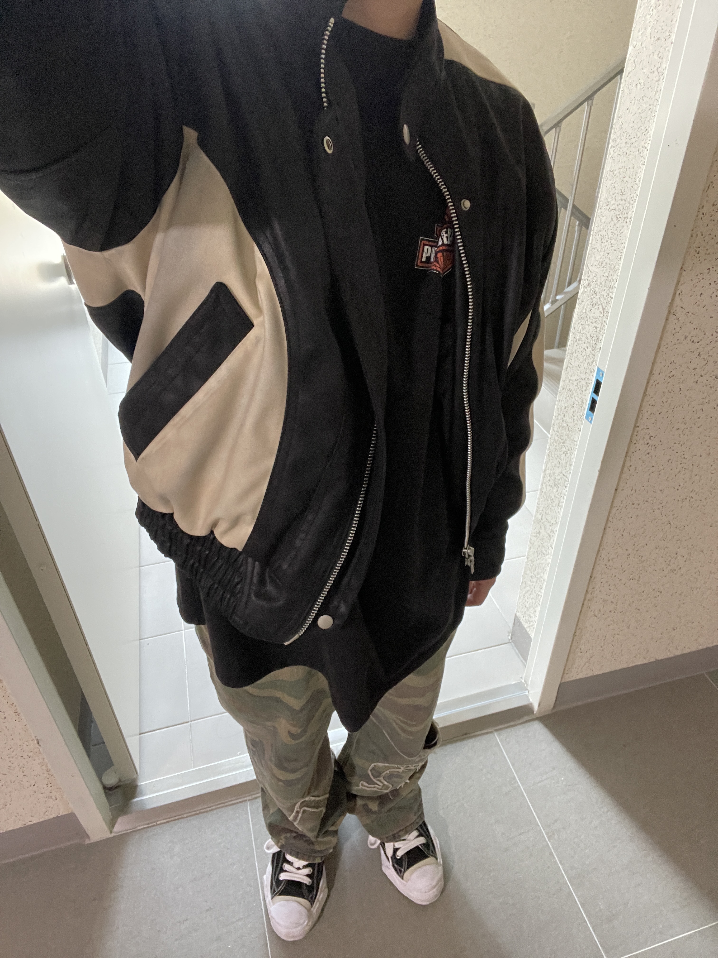 New Era x MoMA New York Yankees Cap Black, Maison Mihara Yasuhiro Hank OG Sole Canvas Low-top Sneakers Black 착용 스타일 - 2