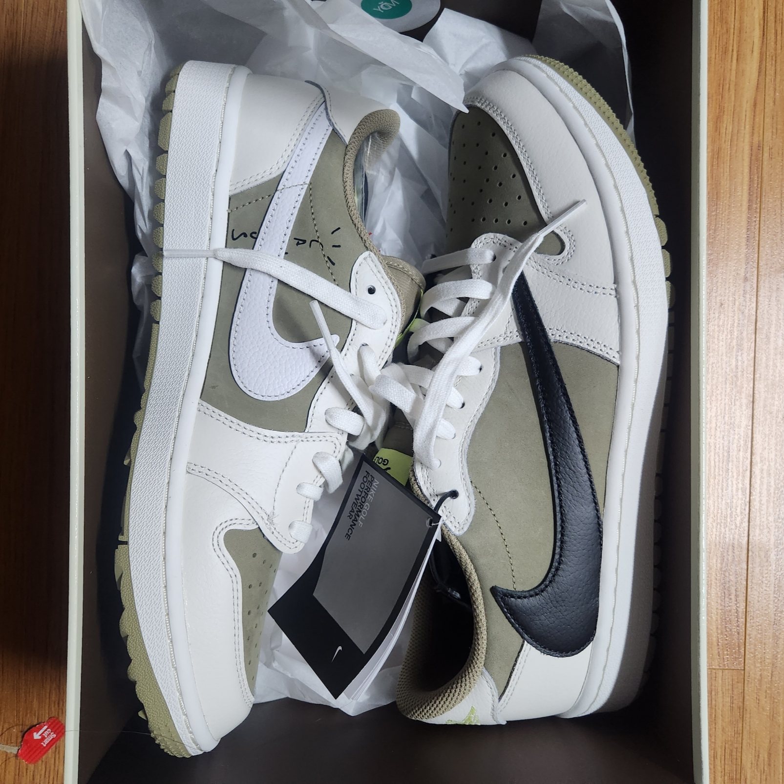 Jordan 1 x Travis Scott Retro Low Golf NRG Neutral Olive 착용 스타일 - 1