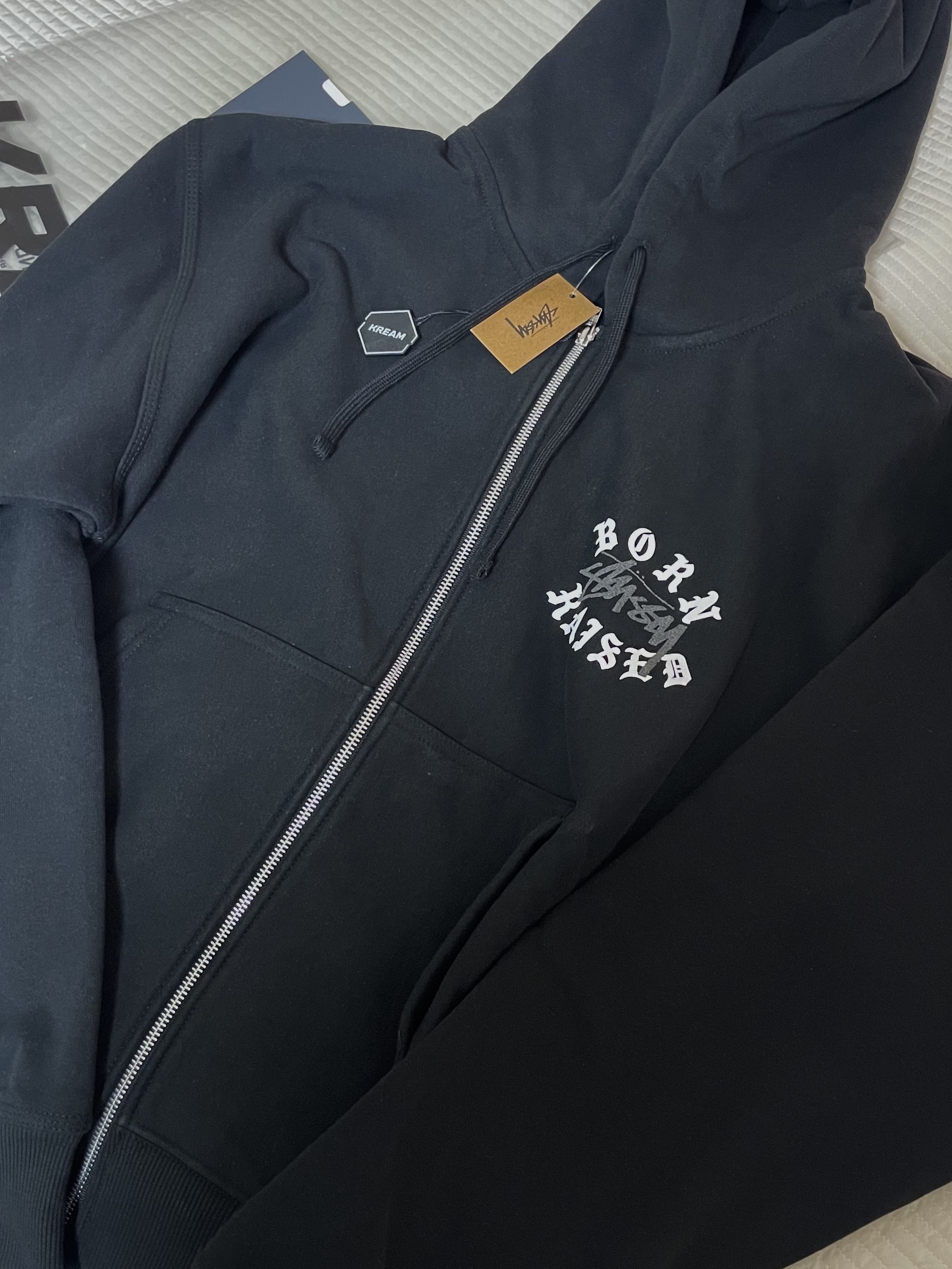 Stussy x Born X Raised Logo Zip Hoodie Black 착용 스타일