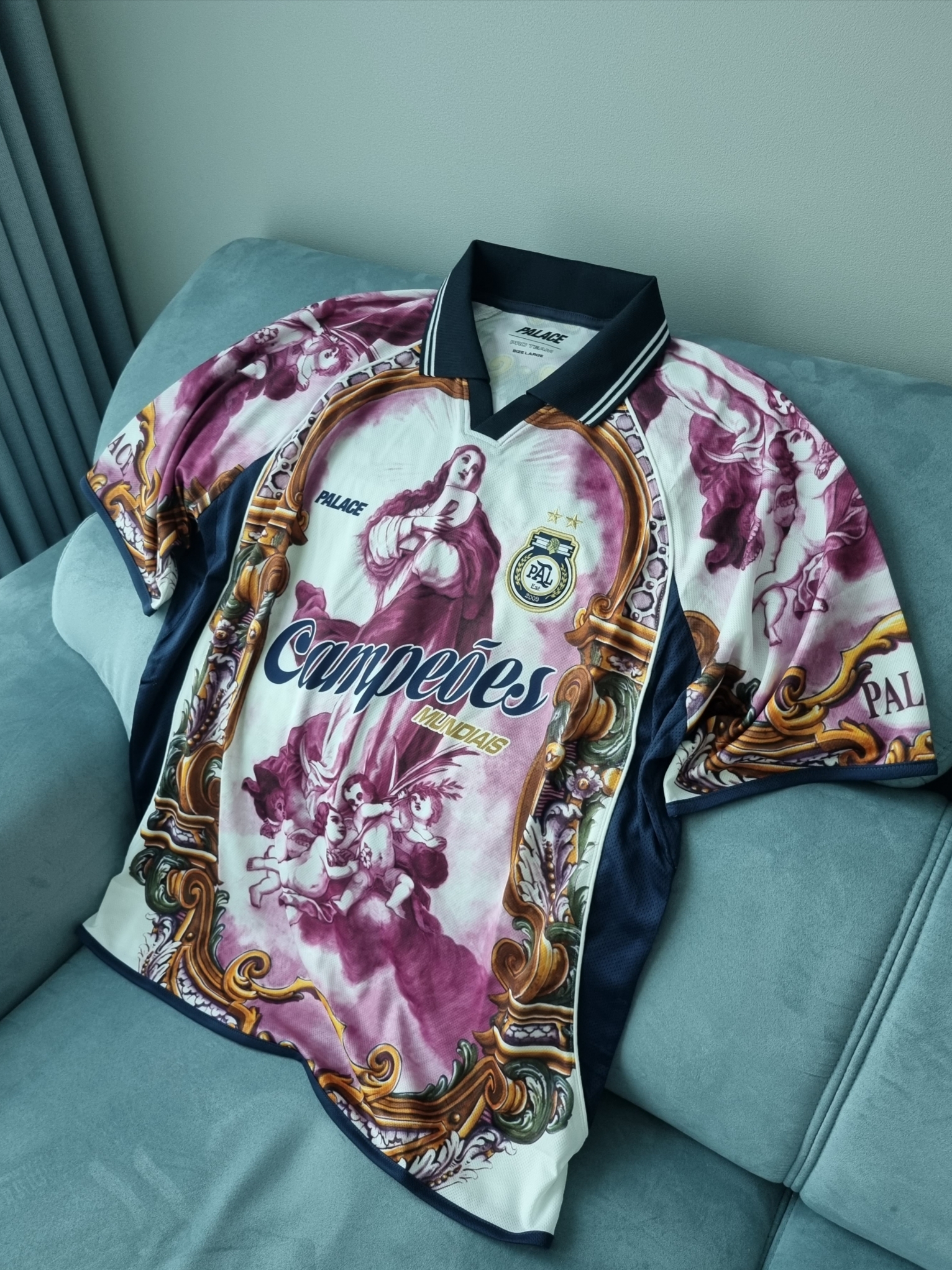 Palace Holy Grail Jersey Burgundy - 23FW 착용 스타일 - 1