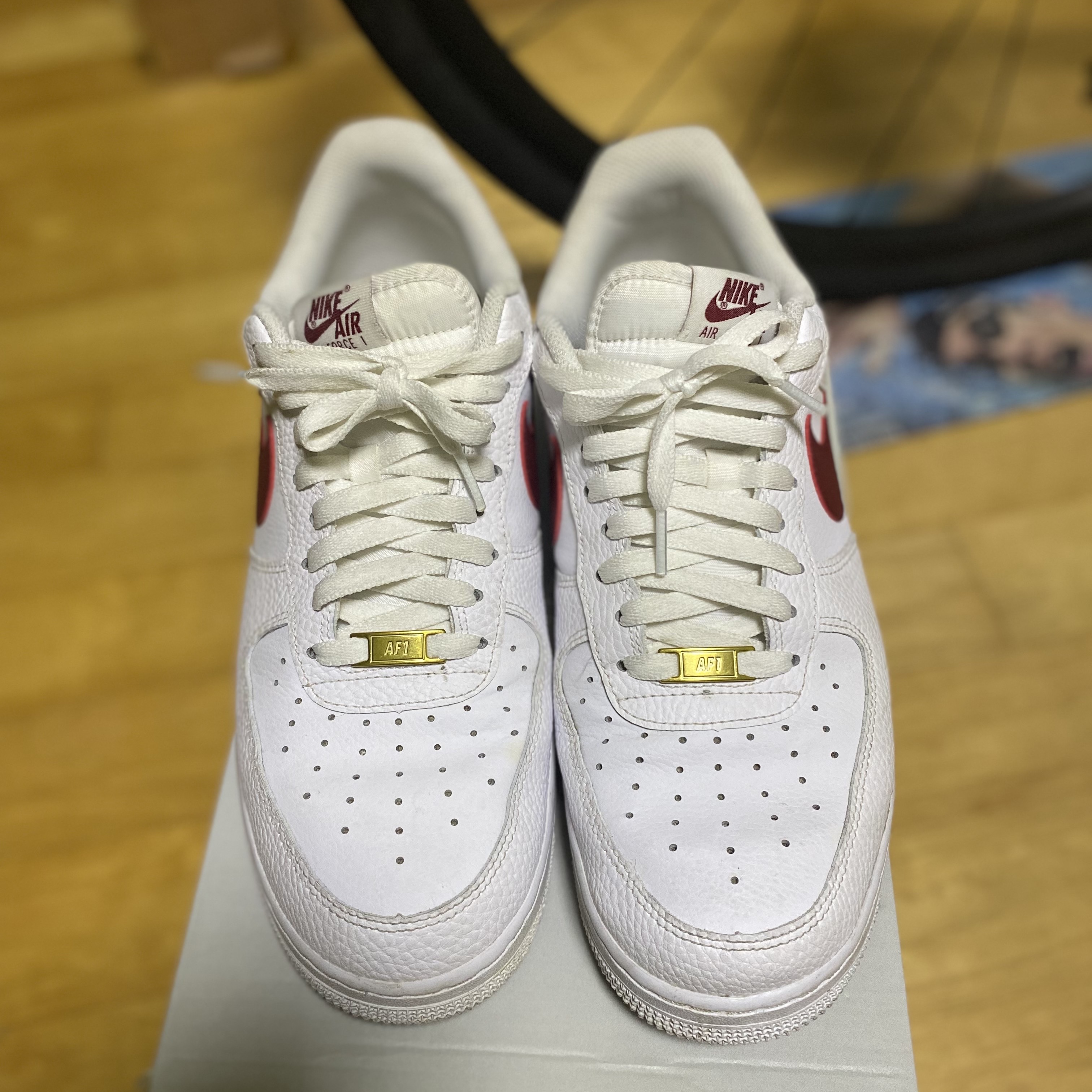Nike Air Force 1 '07 Low White Team Red 착용 스타일 - 2