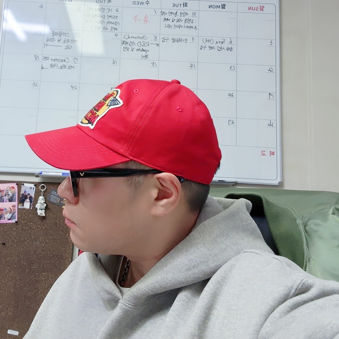 The Real McCoy's Logo Baseball Cap Red, Essentials The Core Collection Hoodie Dark Oatmeal 착용 스타일 - 1
