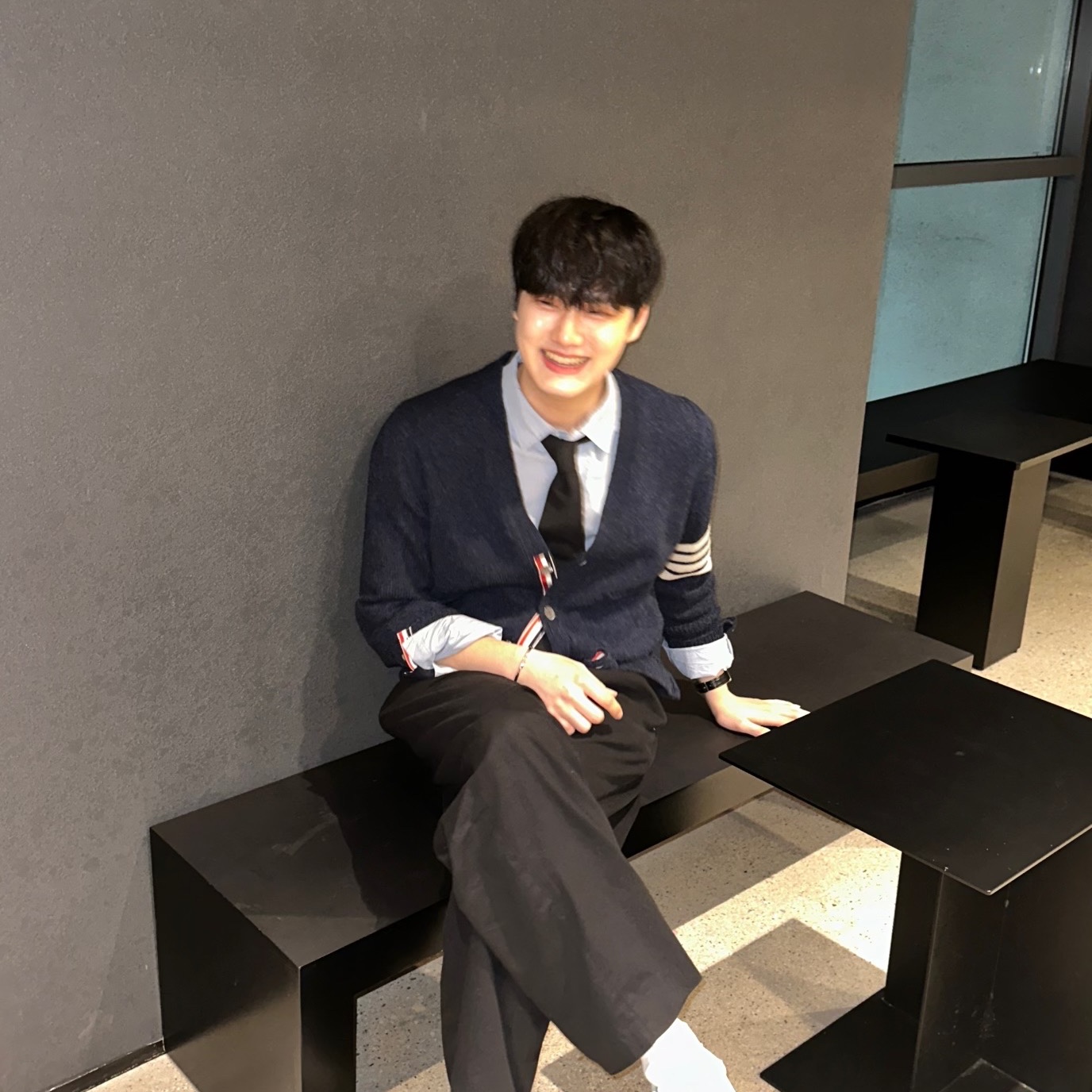Thom Browne Shetland 4-Bar Classic Cardigan Navy Blue 착용 스타일