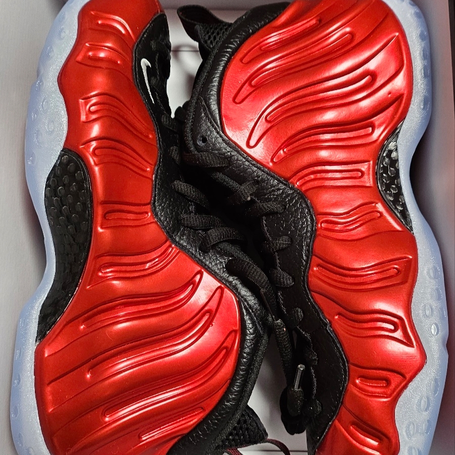 Nike Air Foamposite One Metallic Red 착용 스타일