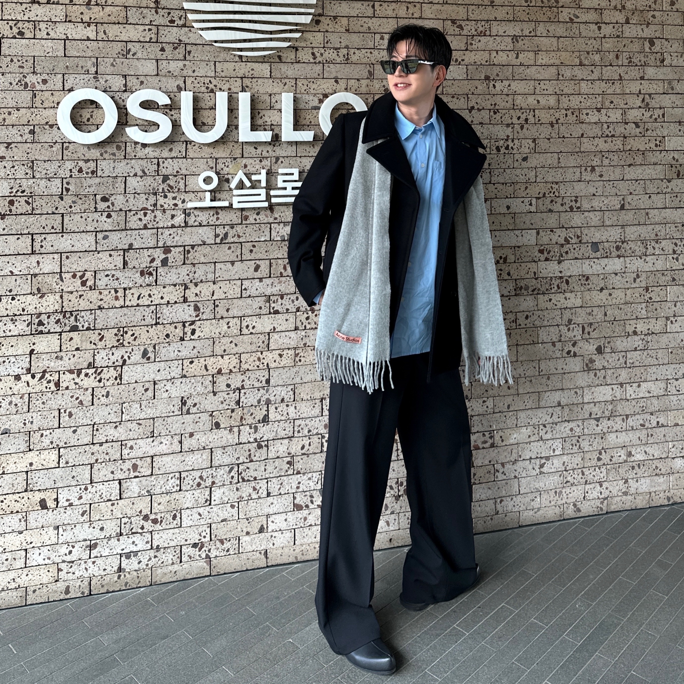Acne Studios Narrow Wool Fringe Muffler Grey Melange 착용 스타일
