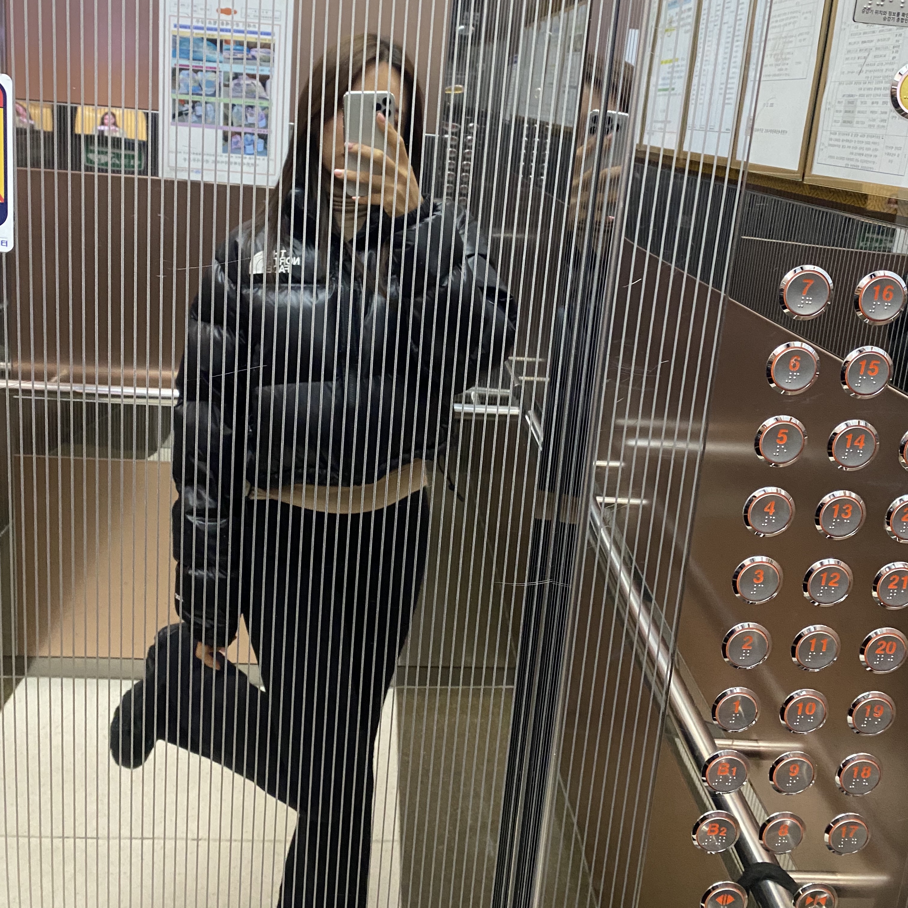 (W) The North Face Nuptse Short Jacket TNF Black, Salomon XT-6 ADV Black 착용 스타일