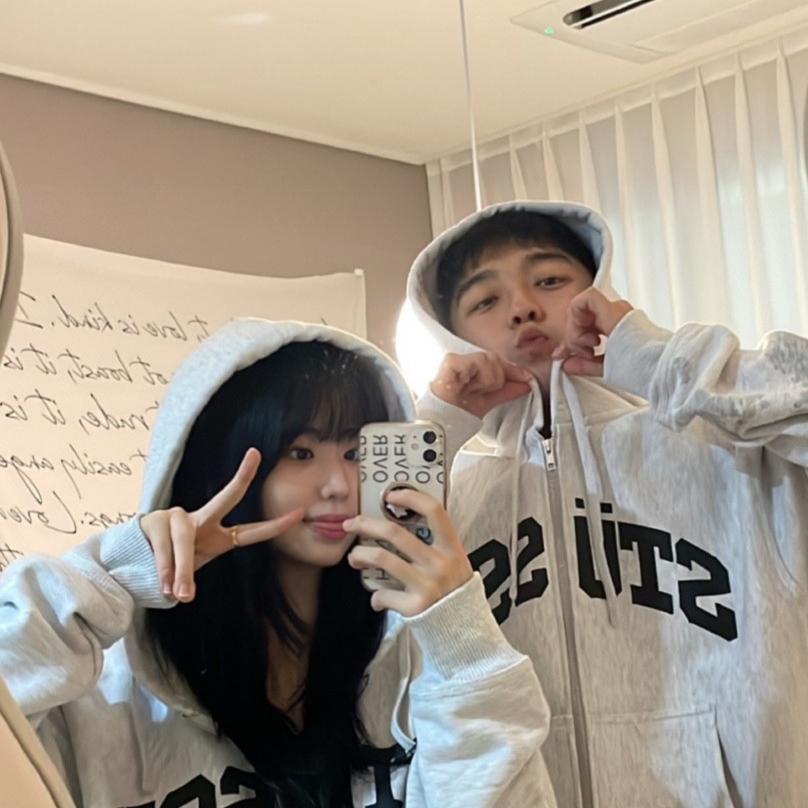 Stussy Block Sport Zip Hoodie Ash Heather 착용 스타일