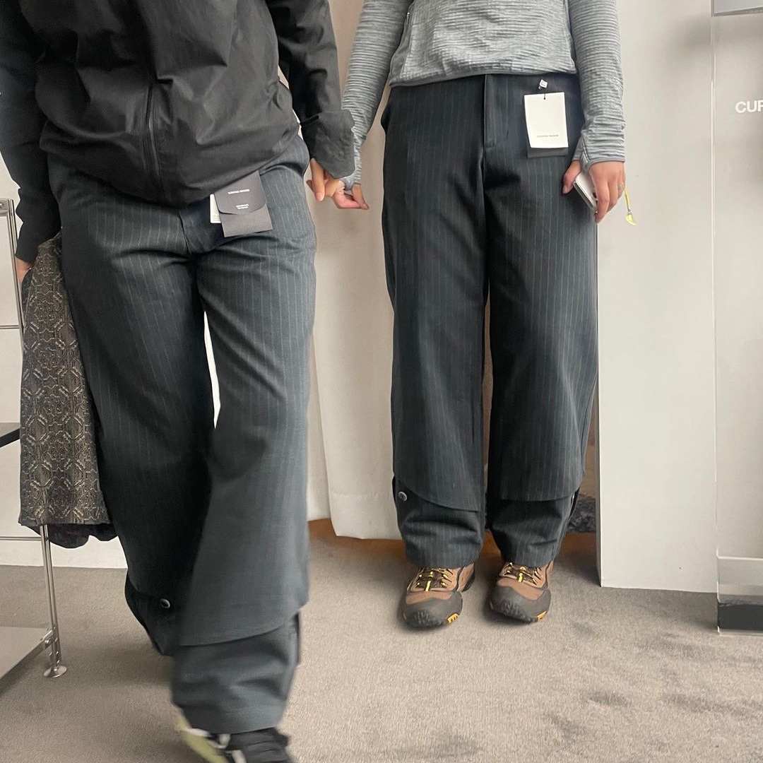 Curated Parade Gem Trousers Grey Stripe 착용 스타일 - 2
