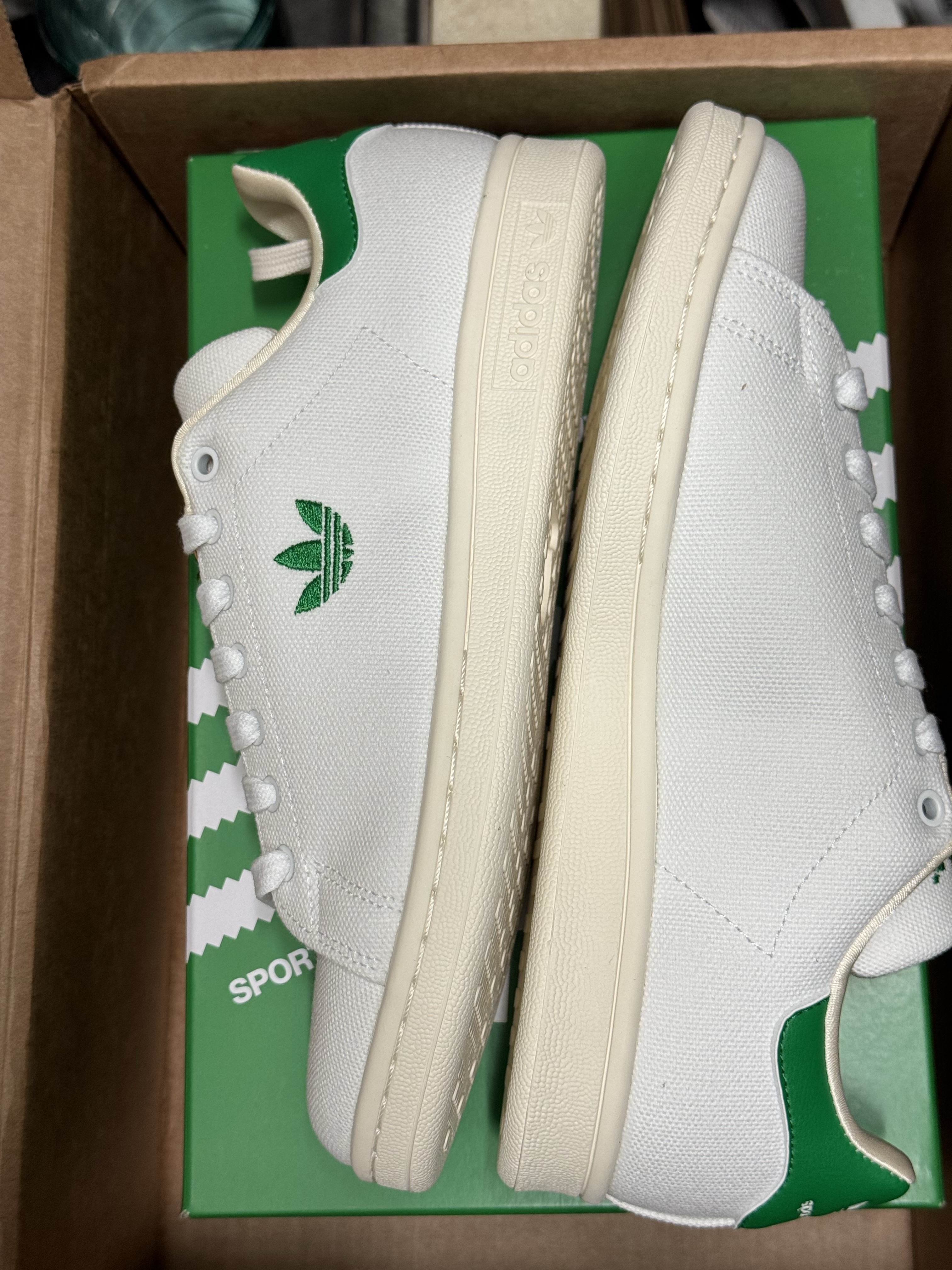 Adidas x Wales Bonner Nylon Samba Fox Brown Sandy Beige, Adidas x Sporty & Rich Stan Smith White Green 착용 스타일 - 4