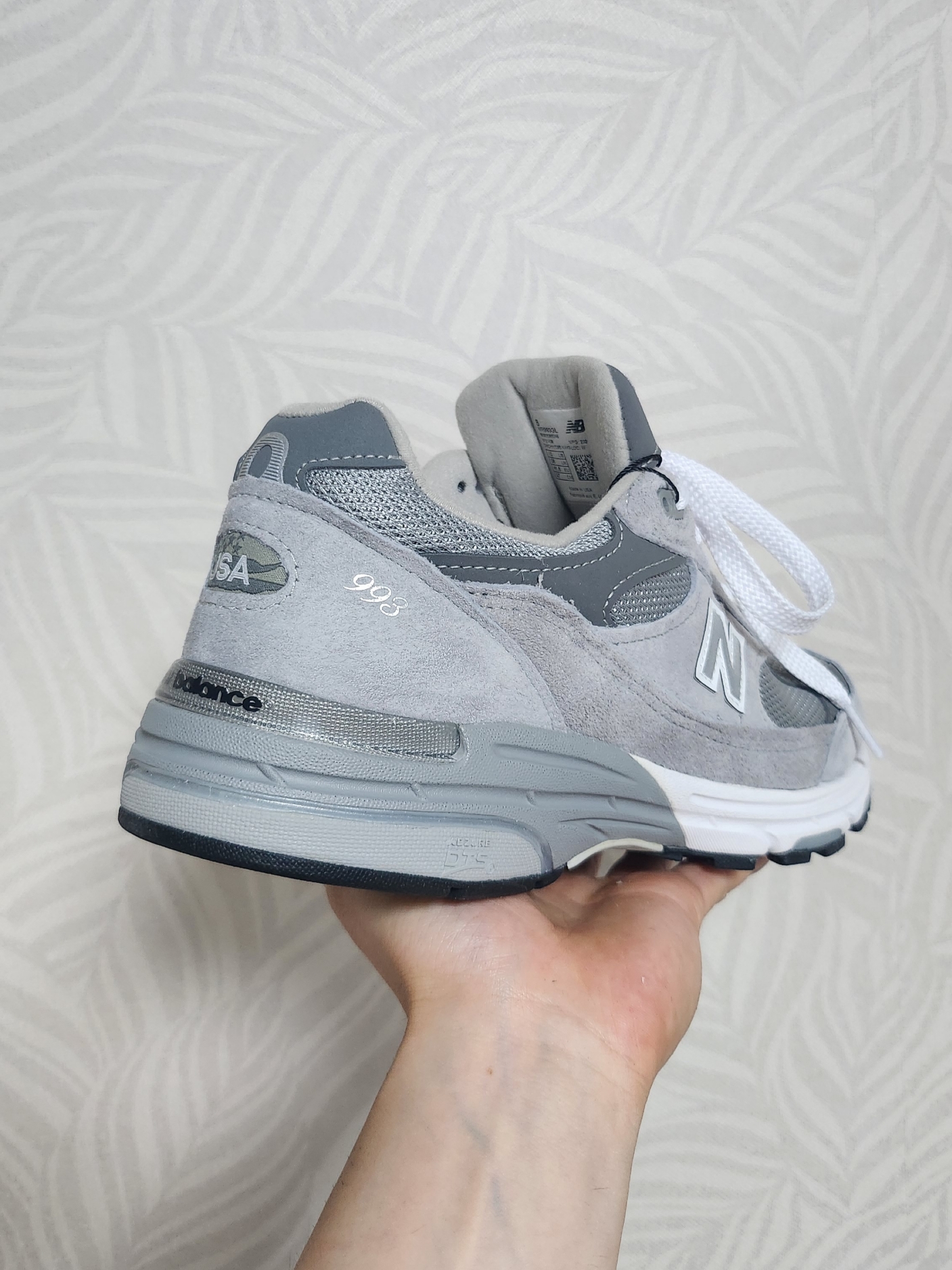 (W) New Balance 993 Made in USA Grey - B Standard 착용 스타일 - 3