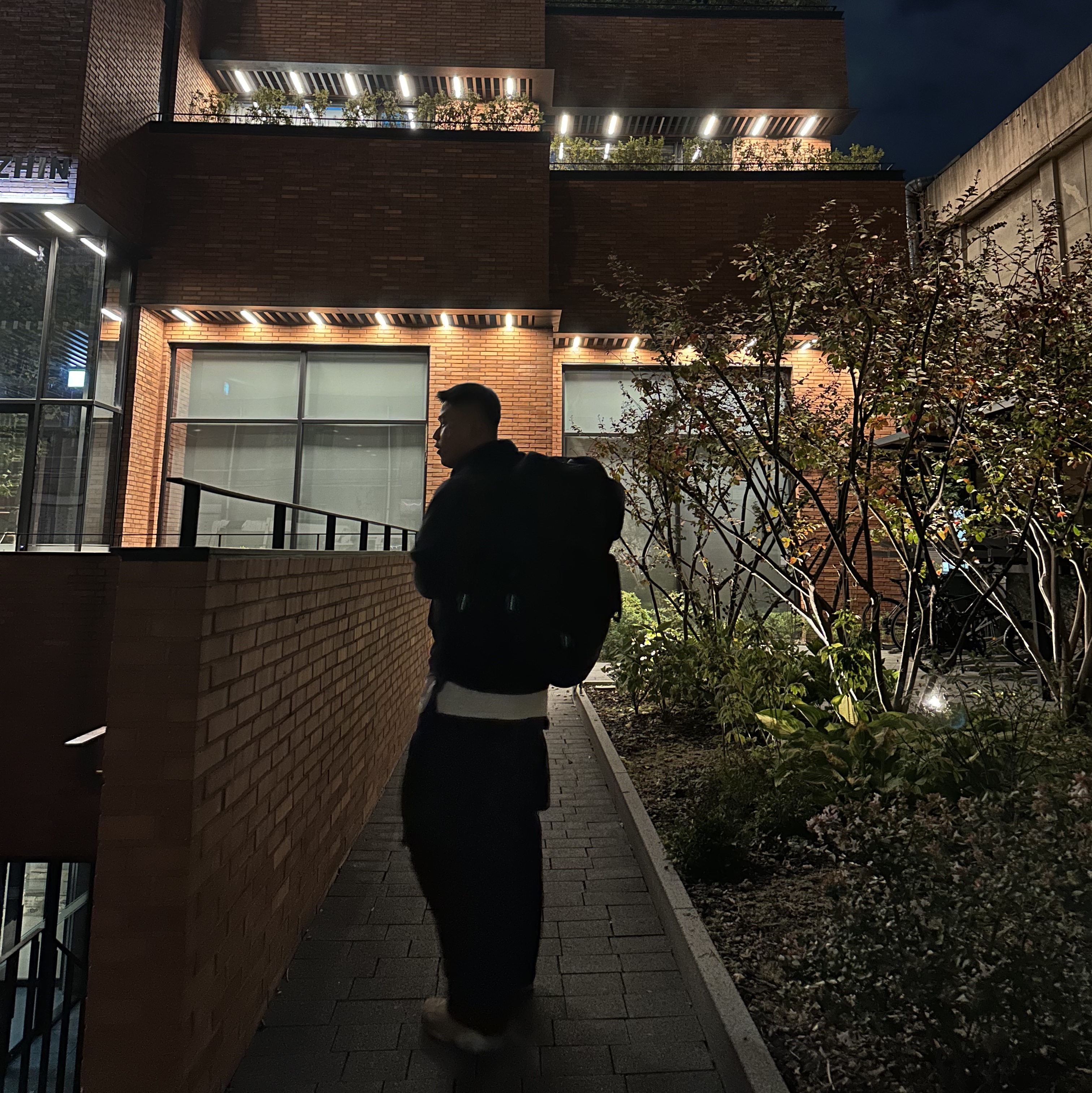 Anti Social Social Club x Fragment Precious Petals Hoodie Black Blue, Jordan 6 x Travis Scott Retro SP British Khaki 착용 스타일 - 2
