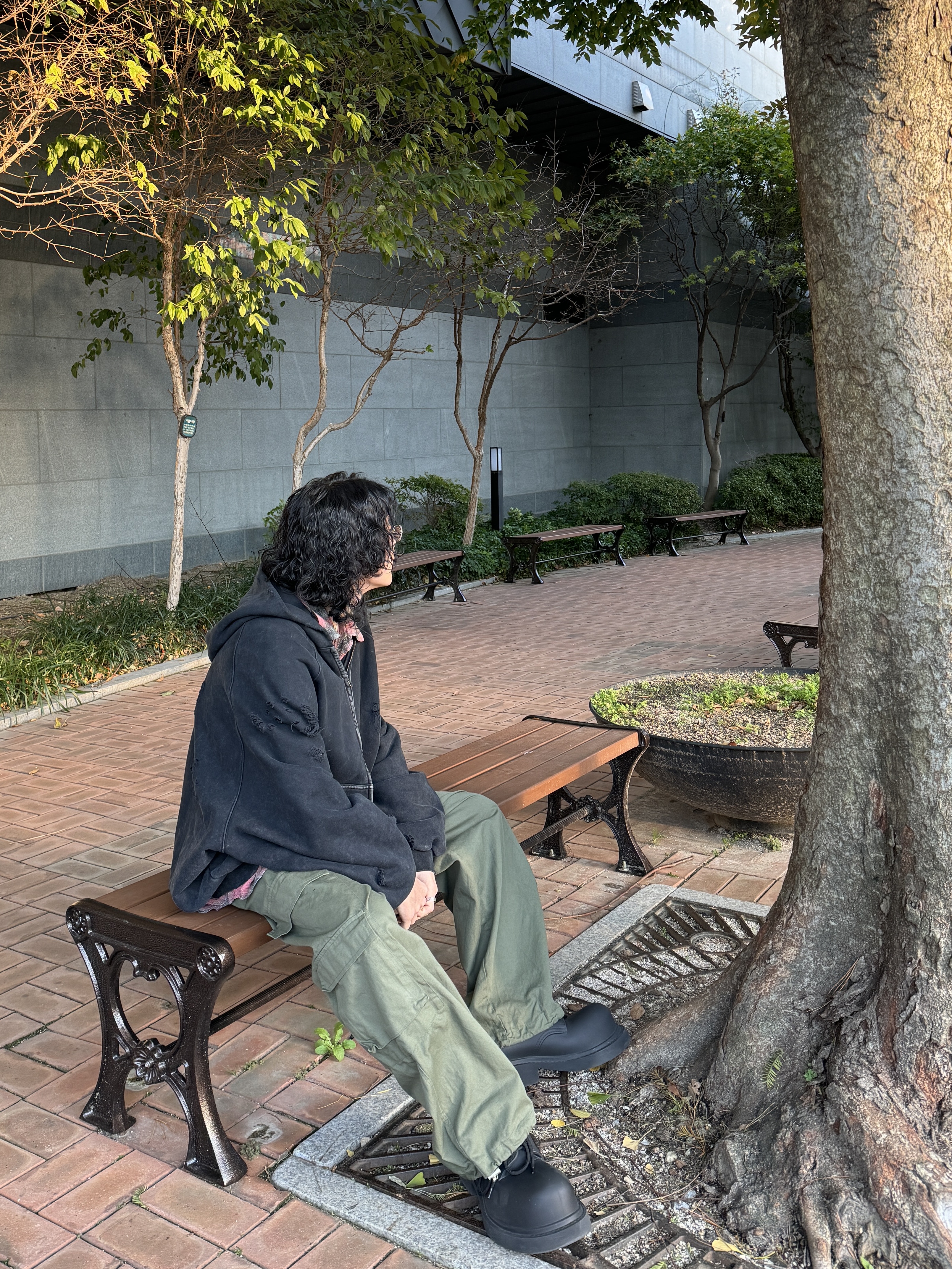 Nonnod x Shinsegae Distressed Zip-Up Hoodie Washed Black, Our Legacy Borrowed Shirt Big Lumbercheck Print 착용 스타일 - 4
