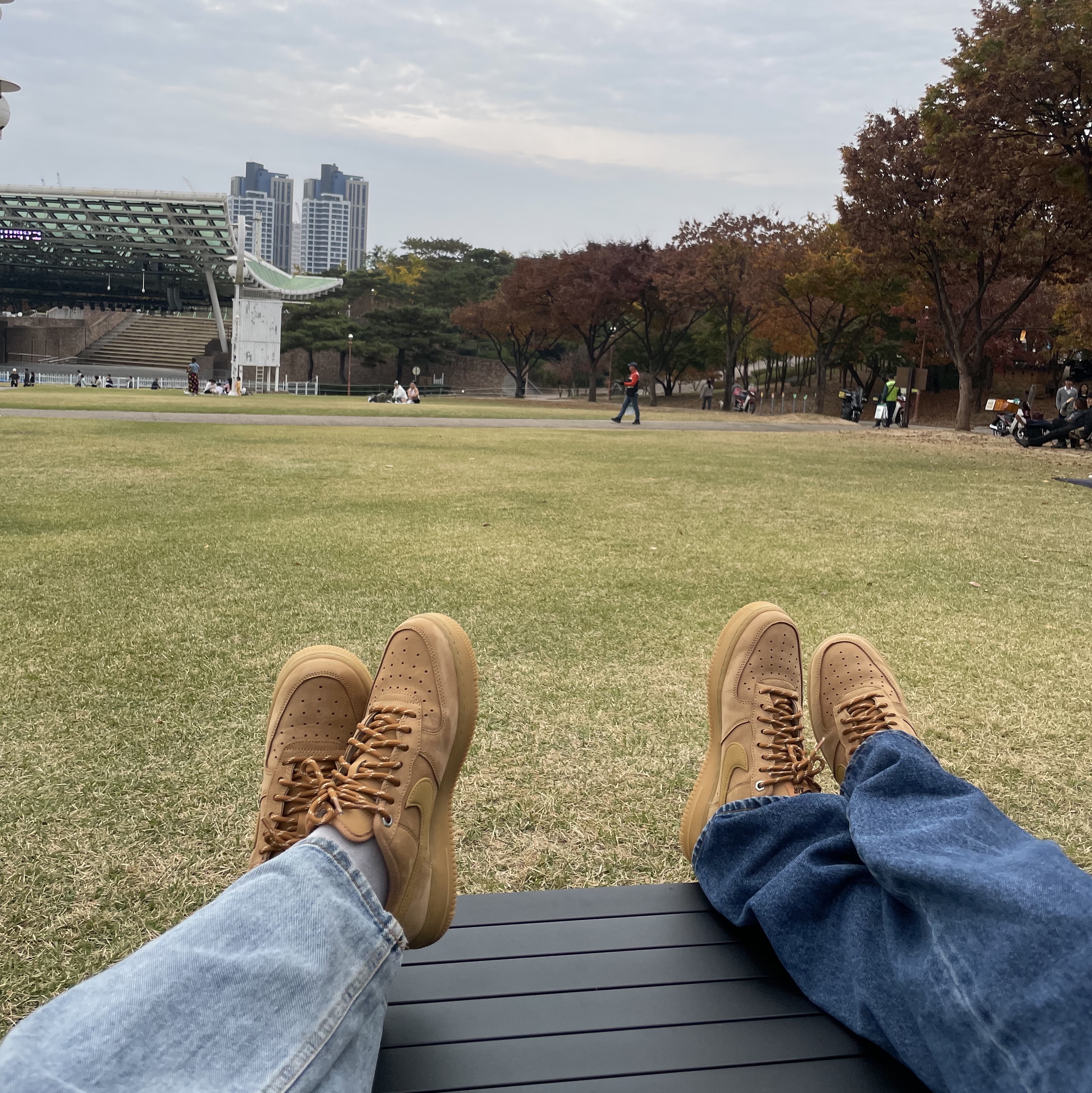 Nike Air Force 1 '07 WB Flax 착용 스타일 - 3