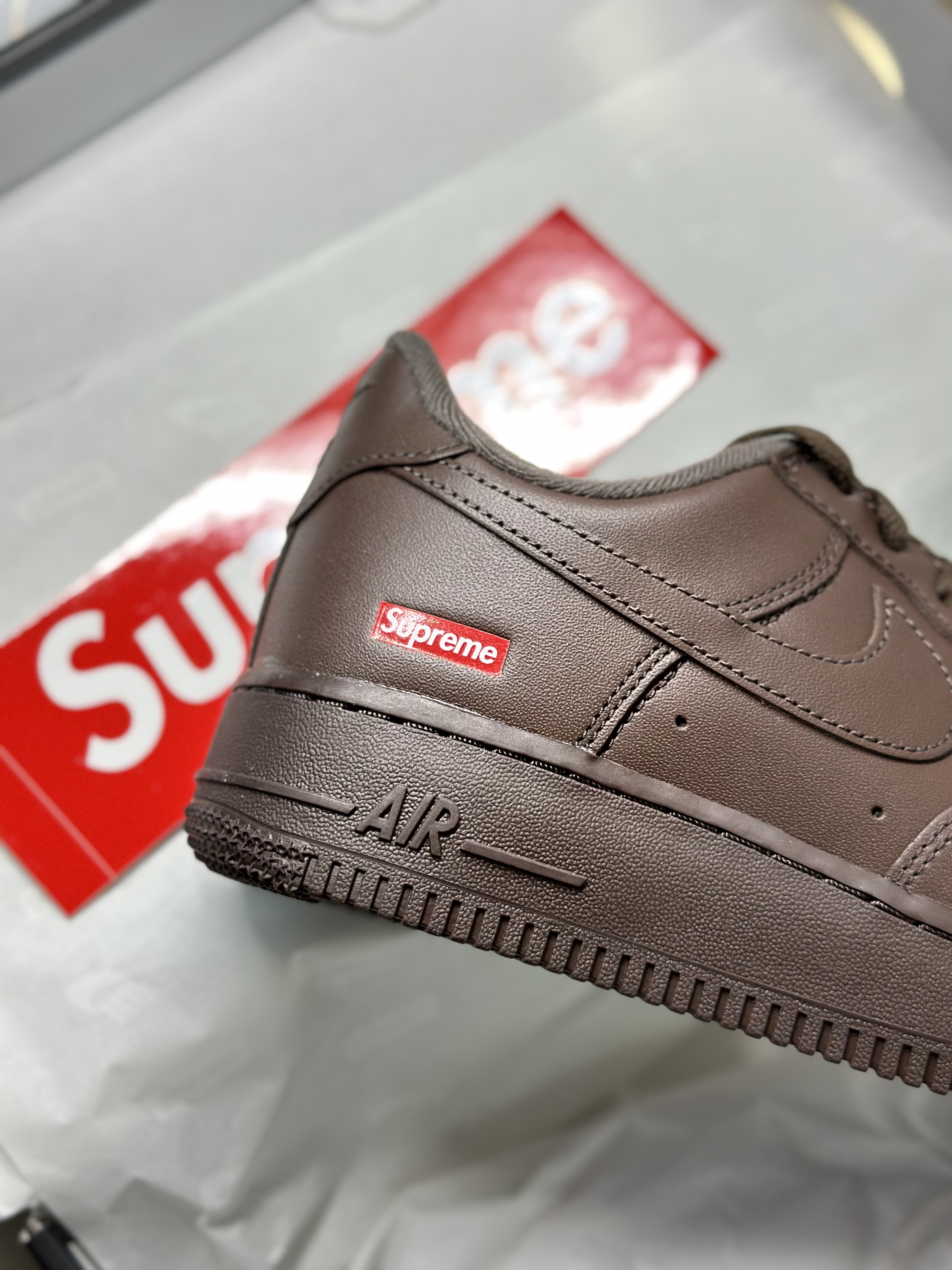 Nike x Supreme Air Force 1 Low Baroque Brown 착용 스타일 - 2