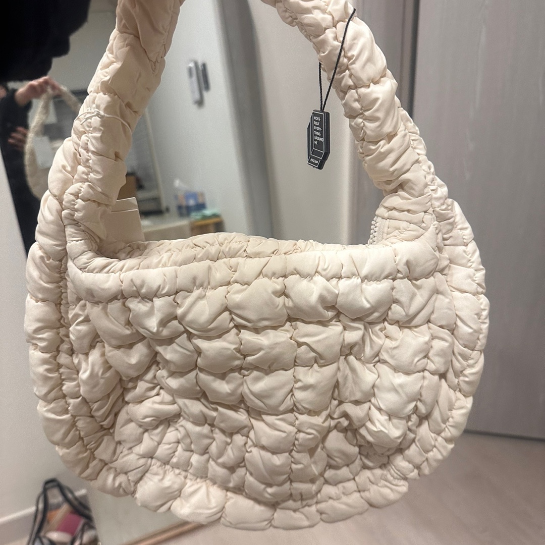 COS Quilted Mini Bag Cream 착용 스타일