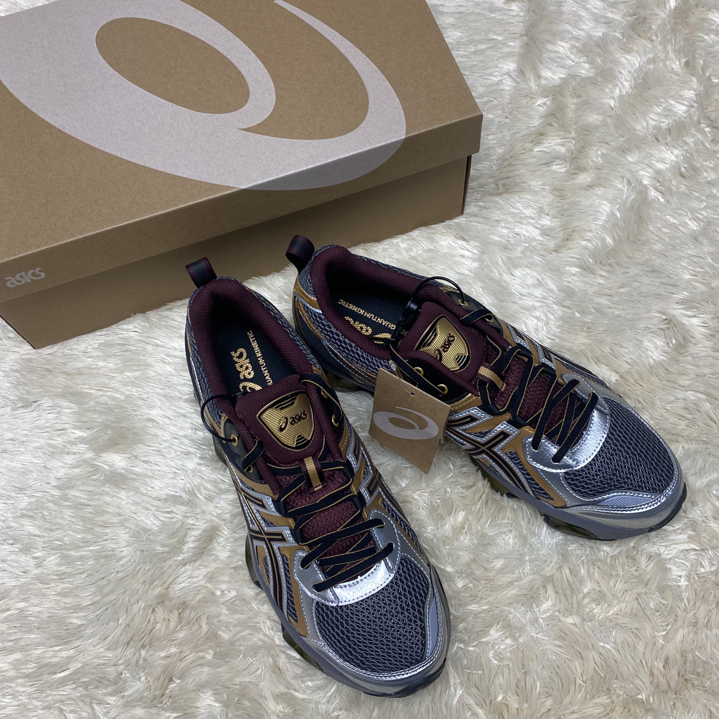 Asics Gel-Quantum Kinetic Carbon Pure Gold 착용 스타일